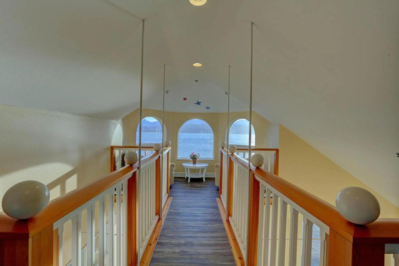 Lakeshore Lodging Lodge 711