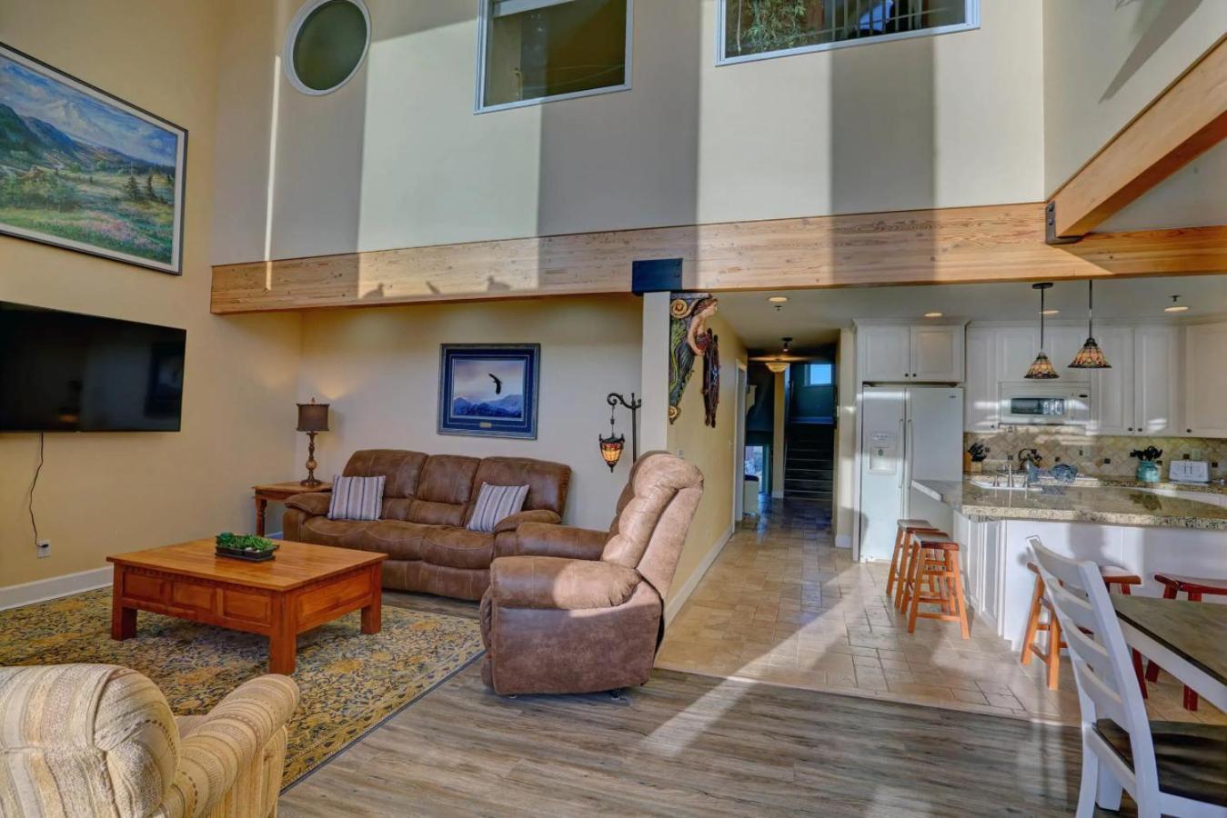 Lakeshore Lodging Lodge 711