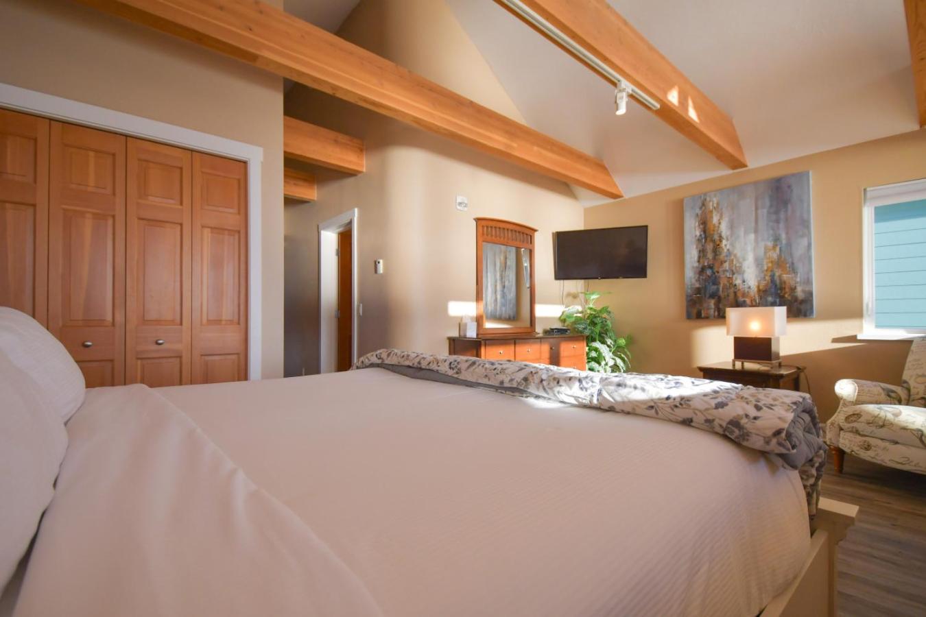 Lakeshore Lodging Lodge 710
