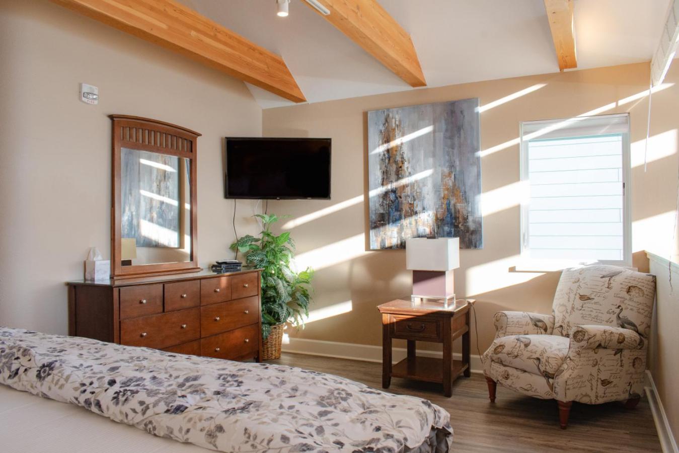 Lakeshore Lodging Lodge 710