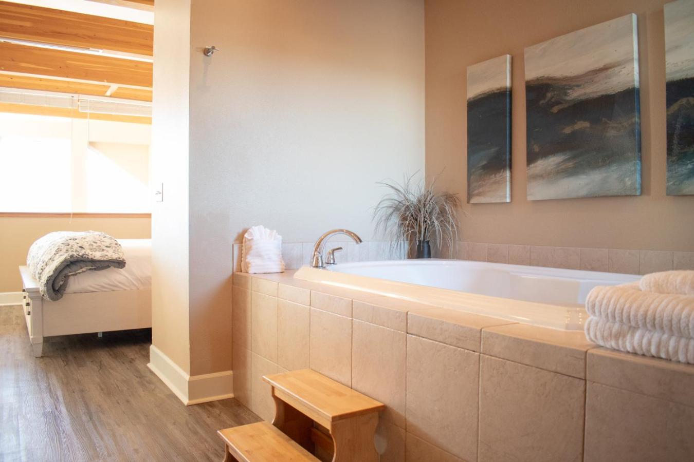 Lakeshore Lodging Lodge 710