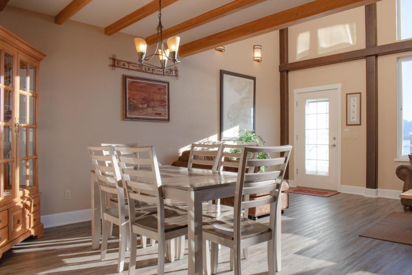 Lakeshore Lodging Lodge 709