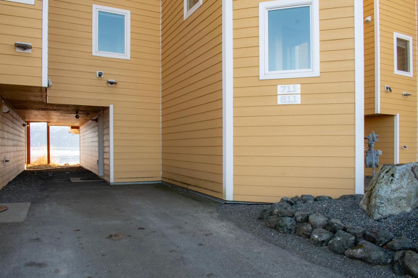 Lakeshore Lodging Lodge 611