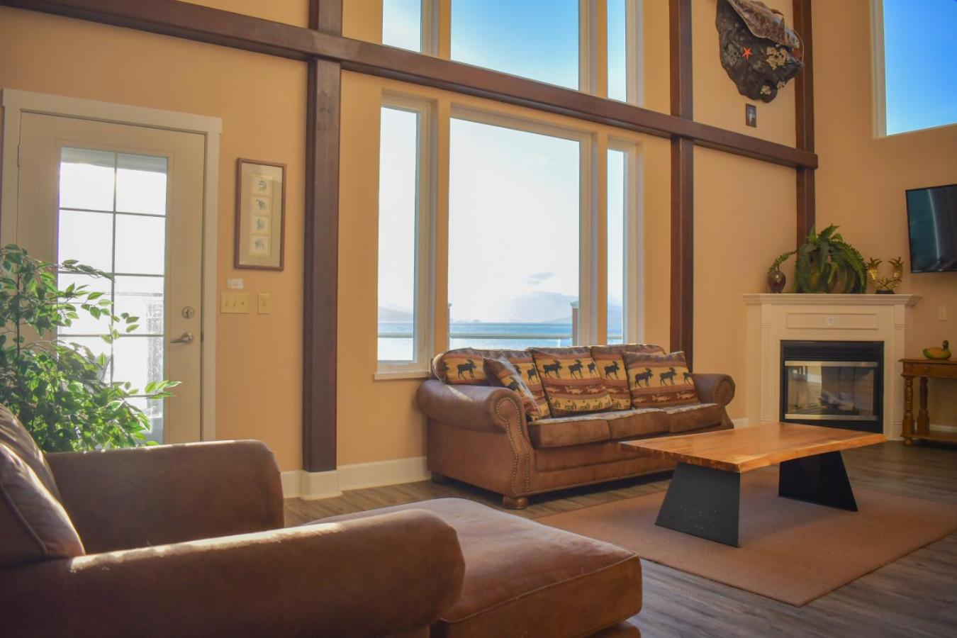 Lakeshore Lodging Lodge 709