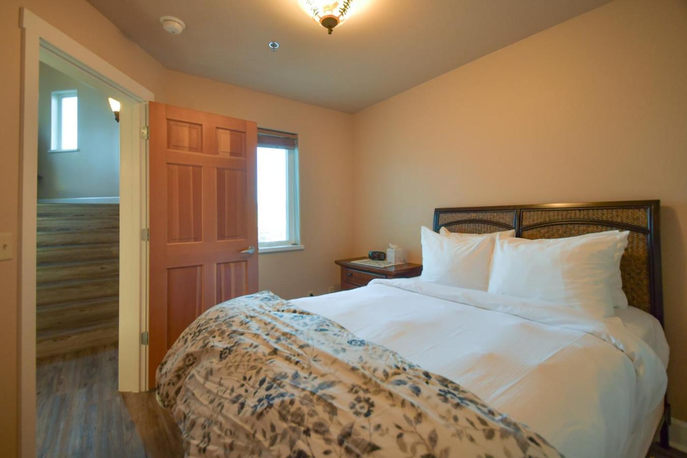 Lakeshore Lodging Lodge 709