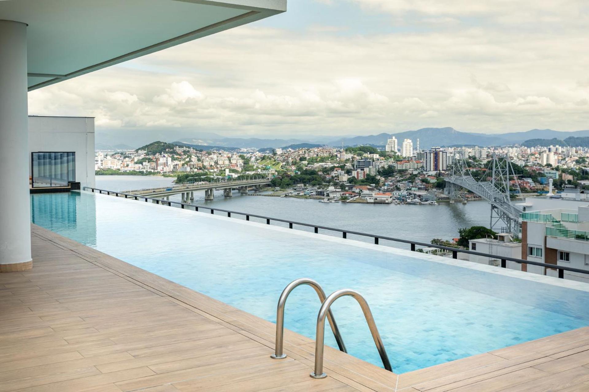 Loft moderno c/ vista da ponte Hercílio FH8972