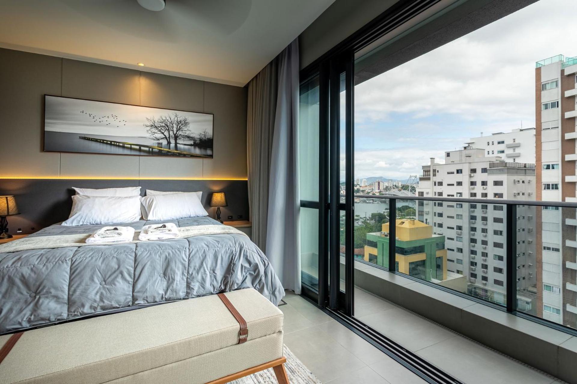 Loft moderno c/ vista da ponte Hercílio FH8972