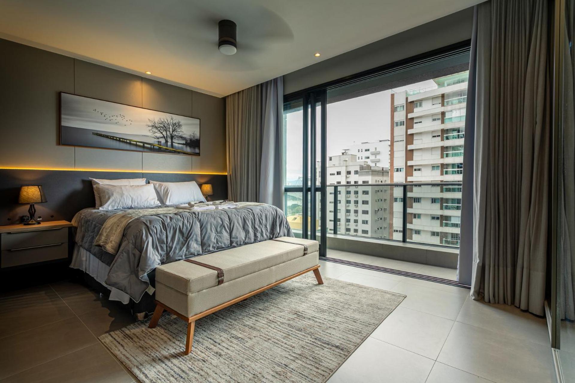 Loft moderno c/ vista da ponte Hercílio FH8972