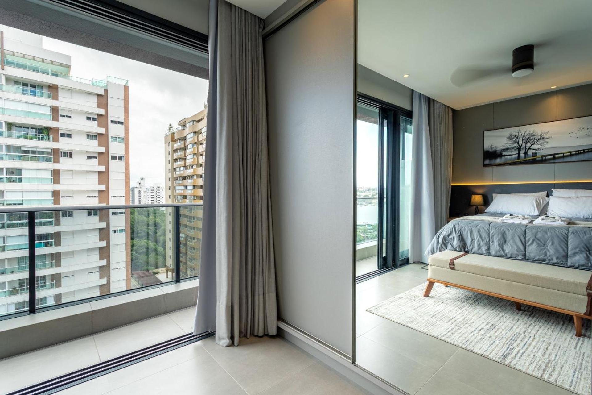 Loft moderno c/ vista da ponte Hercílio FH8972