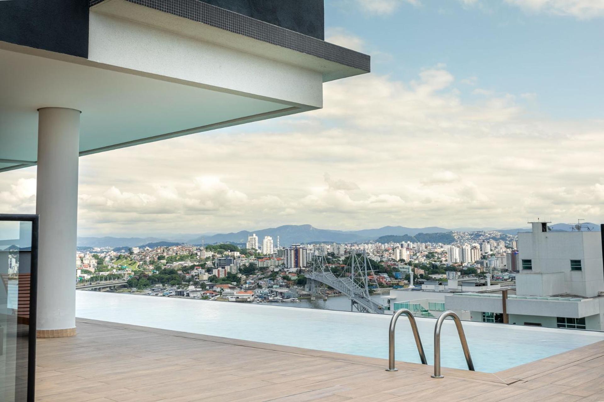 Loft moderno c/ vista da ponte Hercílio FH8972