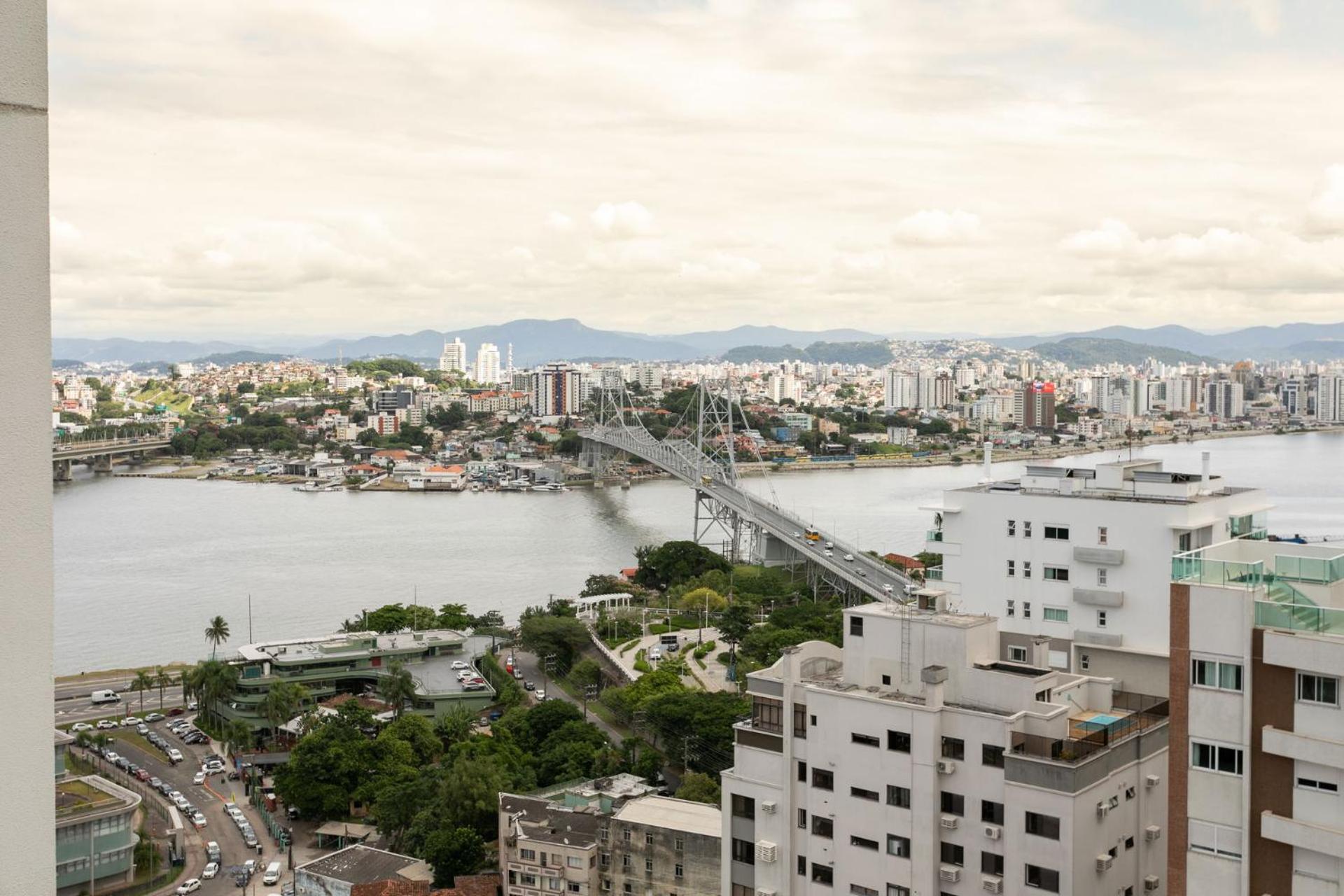 Loft moderno c/ vista da ponte Hercílio FH8972