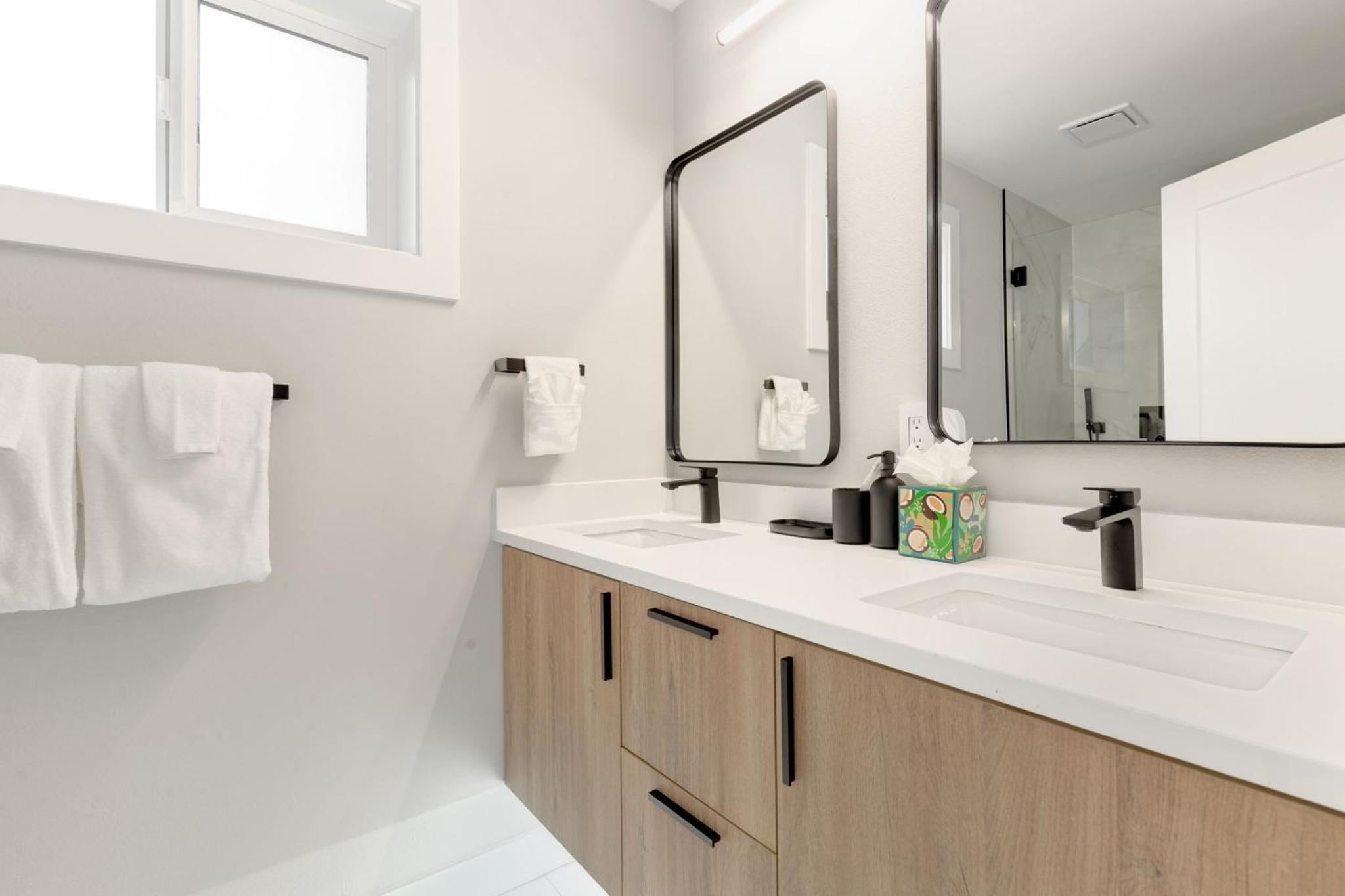 Modern Ballard Retreat Near Beach & Parks