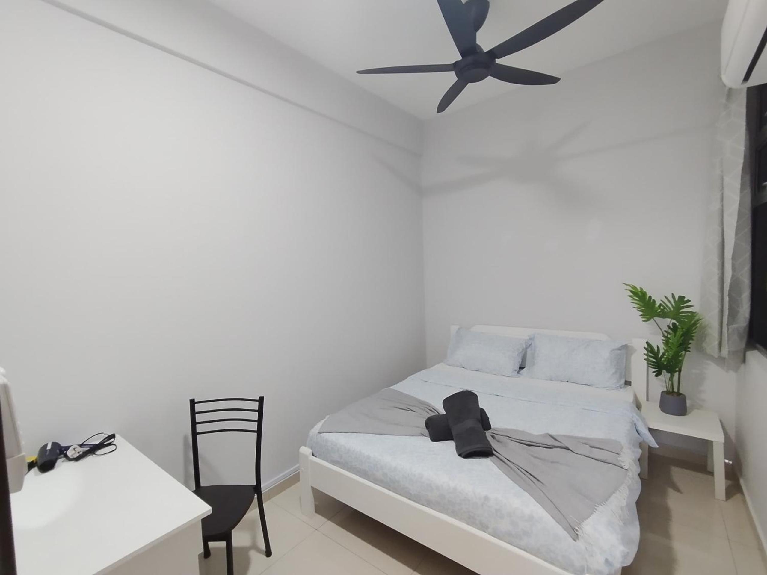 The Paloh Town Suites 4R2B with 2 carpark by IWH Suites