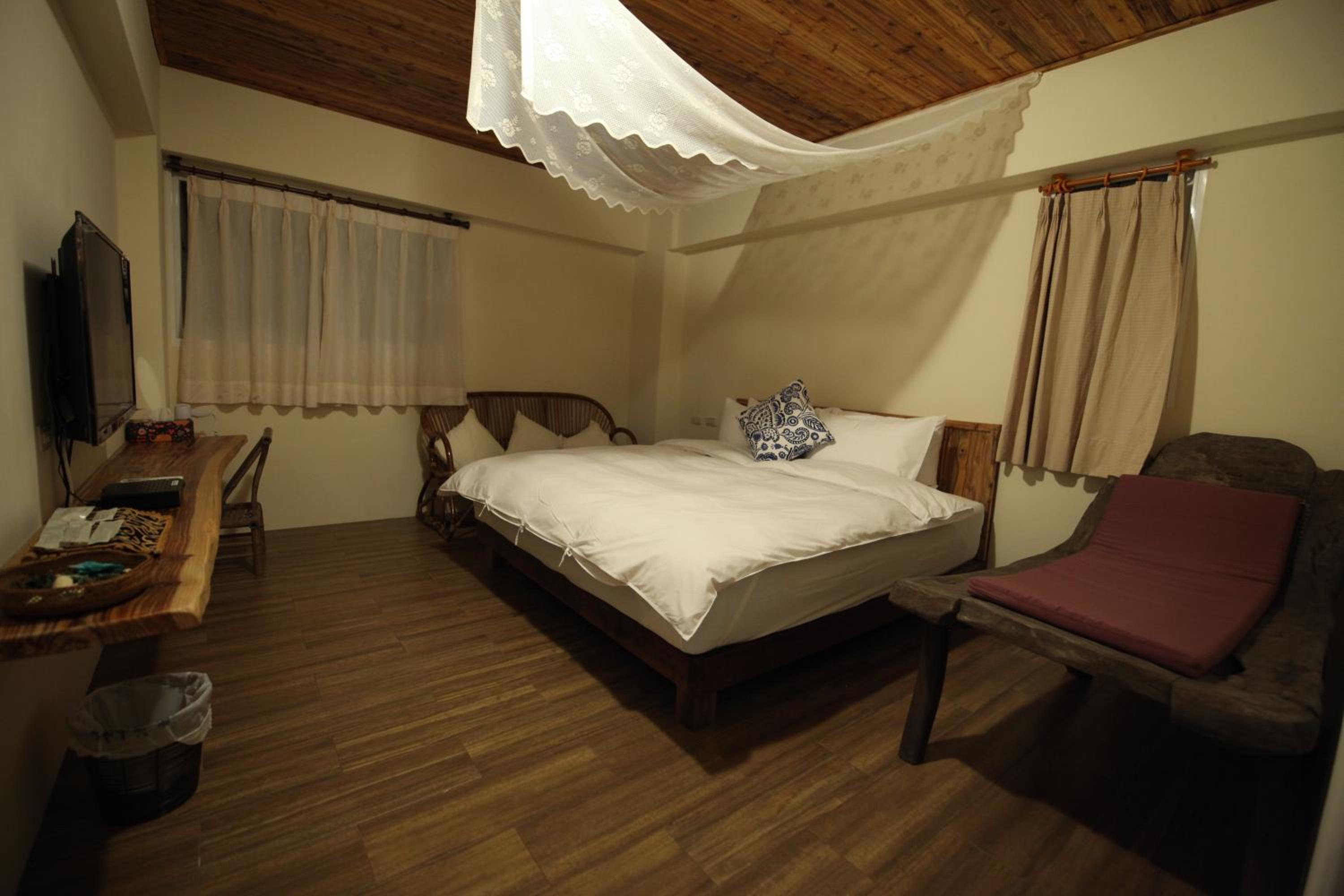 Cenacle B & B