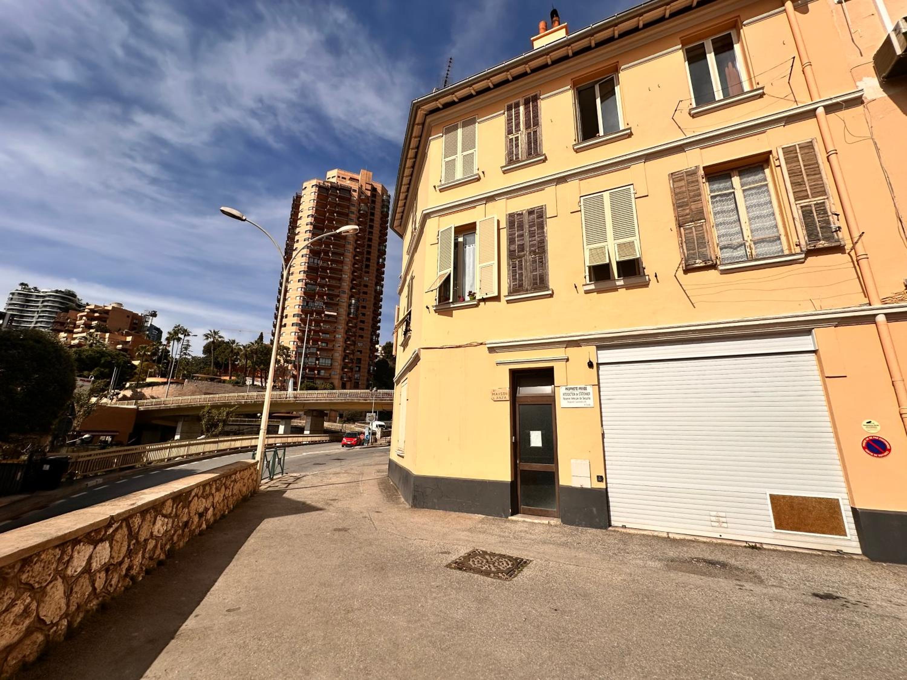 Courts & Coasts few steps from Tennis courts, Country Club and Montecarlo Beach