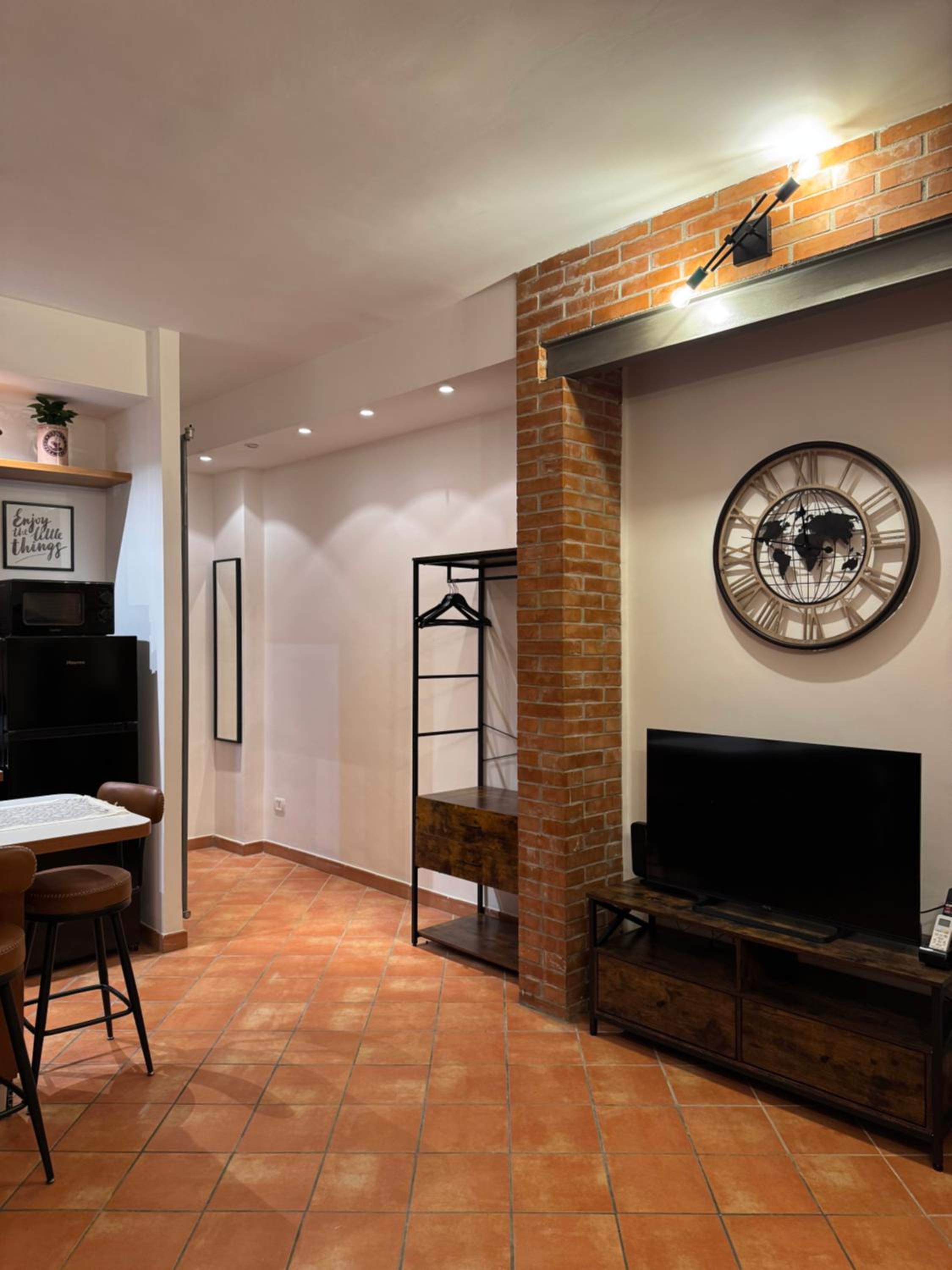Welcoming Vatican Garden Home - with Hot Hub