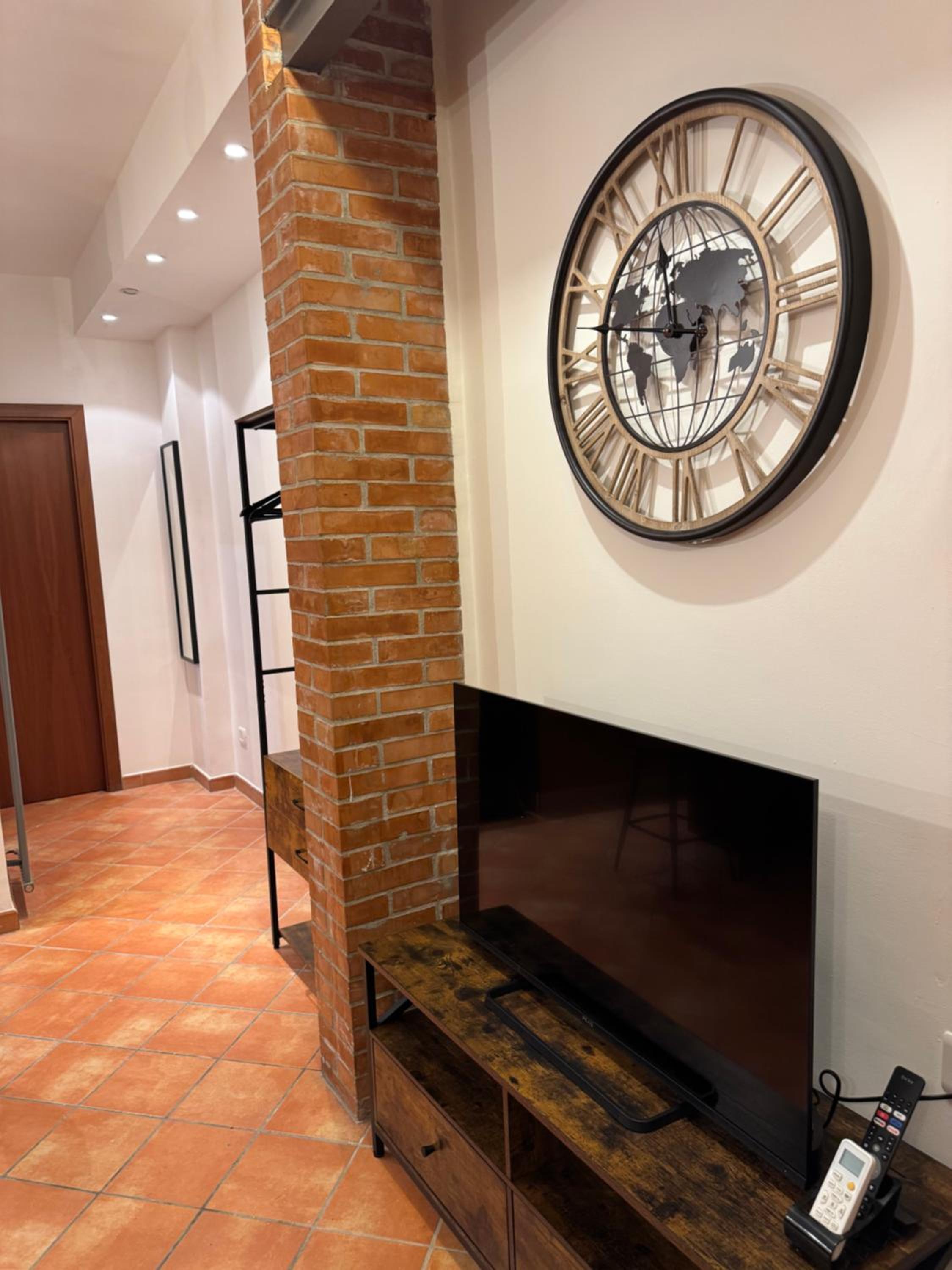Welcoming Vatican Garden Home - with Hot Hub