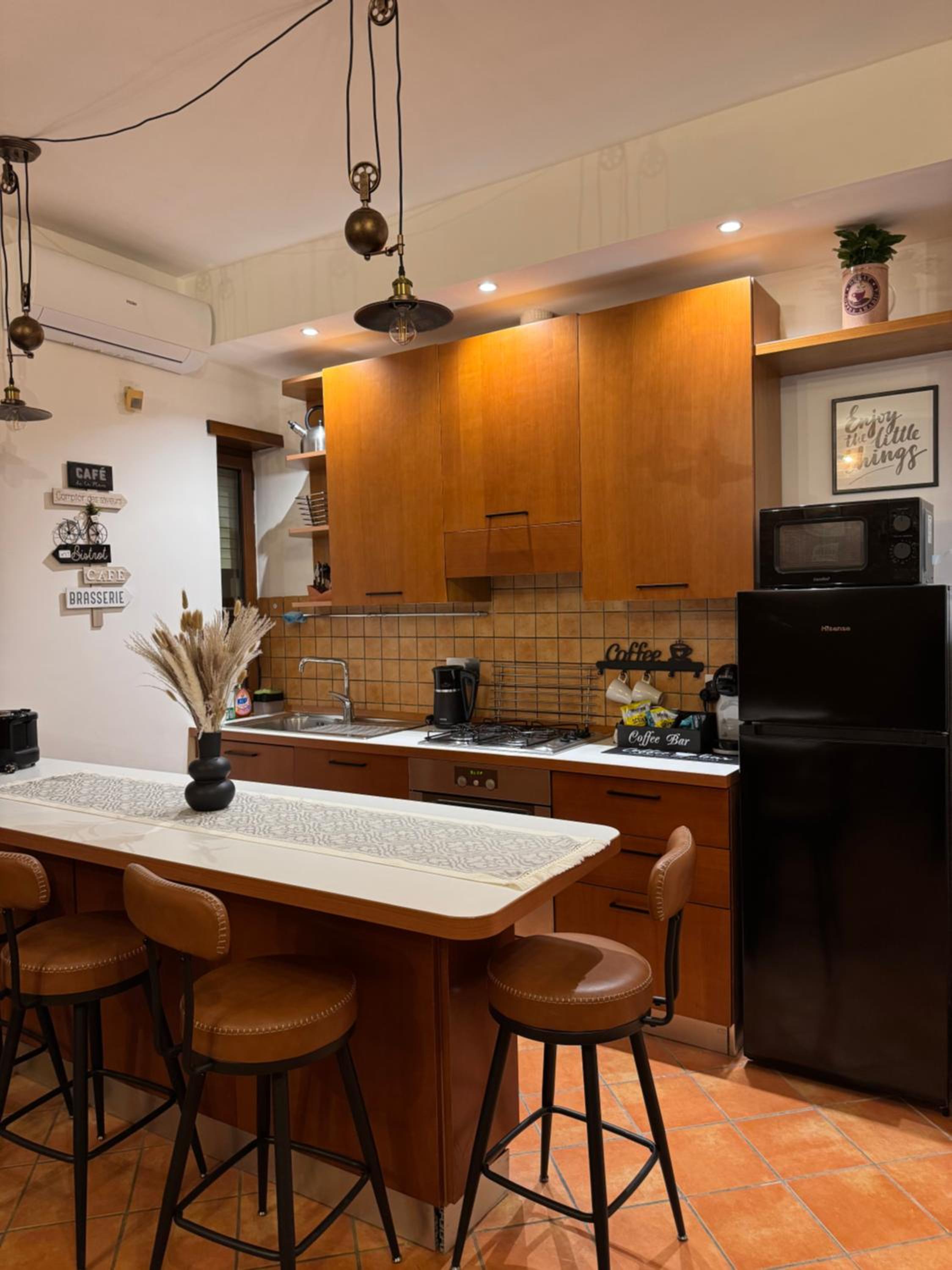 Welcoming Vatican Garden Home - with Hot Hub