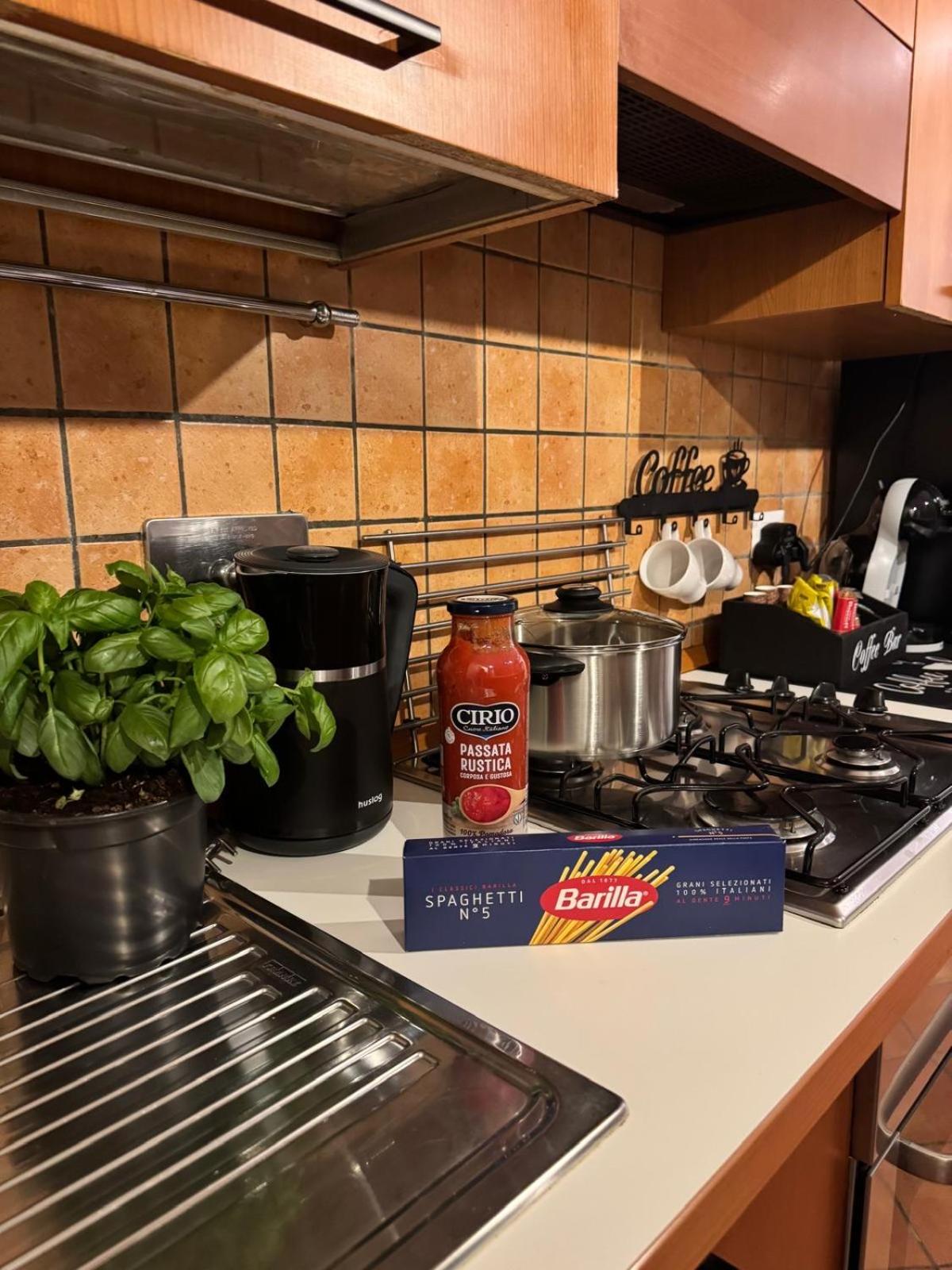 Welcoming Vatican Garden Home - with Hot Hub