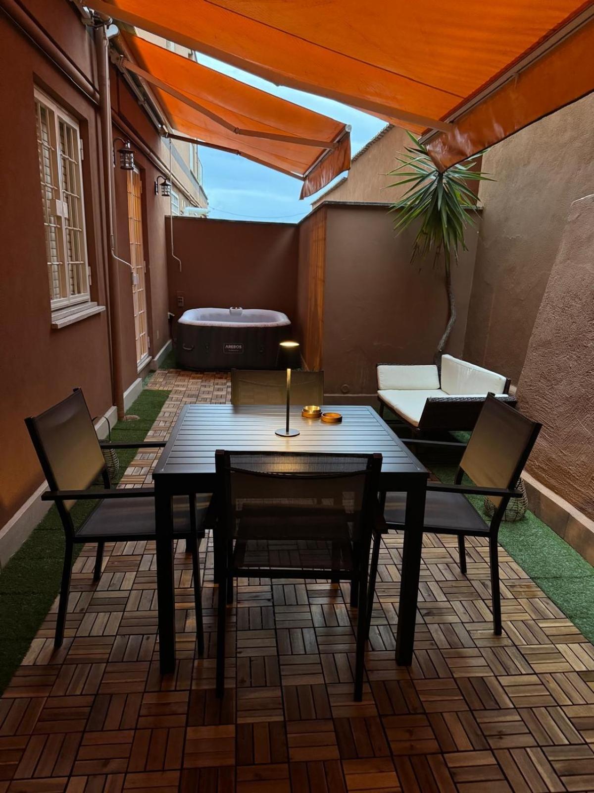 Welcoming Vatican Garden Home - with Hot Hub