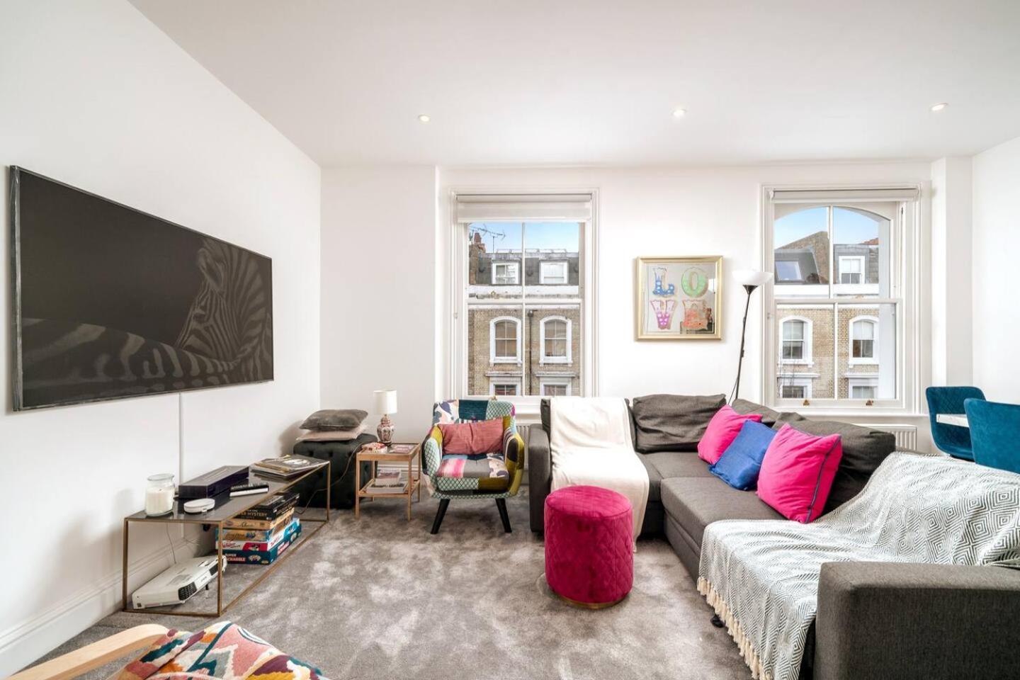 Niru Experience Pearl of Ifield Road 5BD 3BA