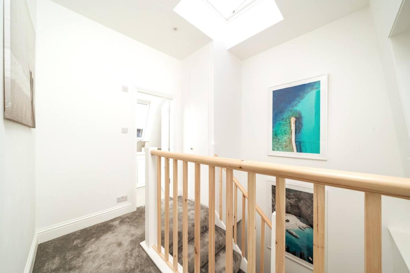 Niru Experience Pearl of Ifield Road 5BD 3BA