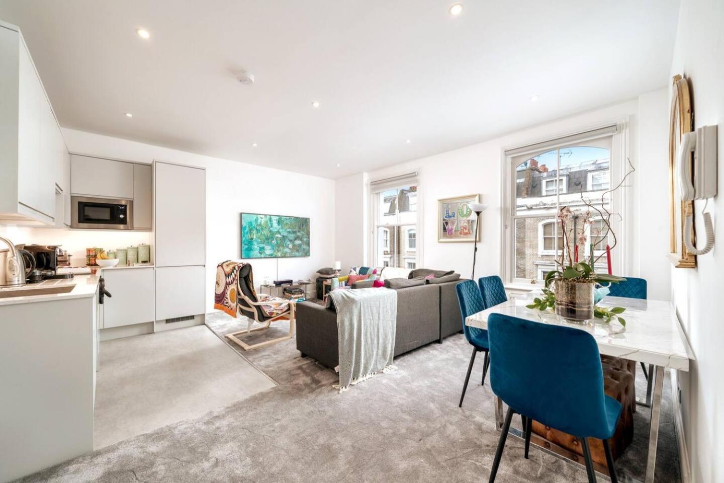 Niru Experience Pearl of Ifield Road 5BD 3BA