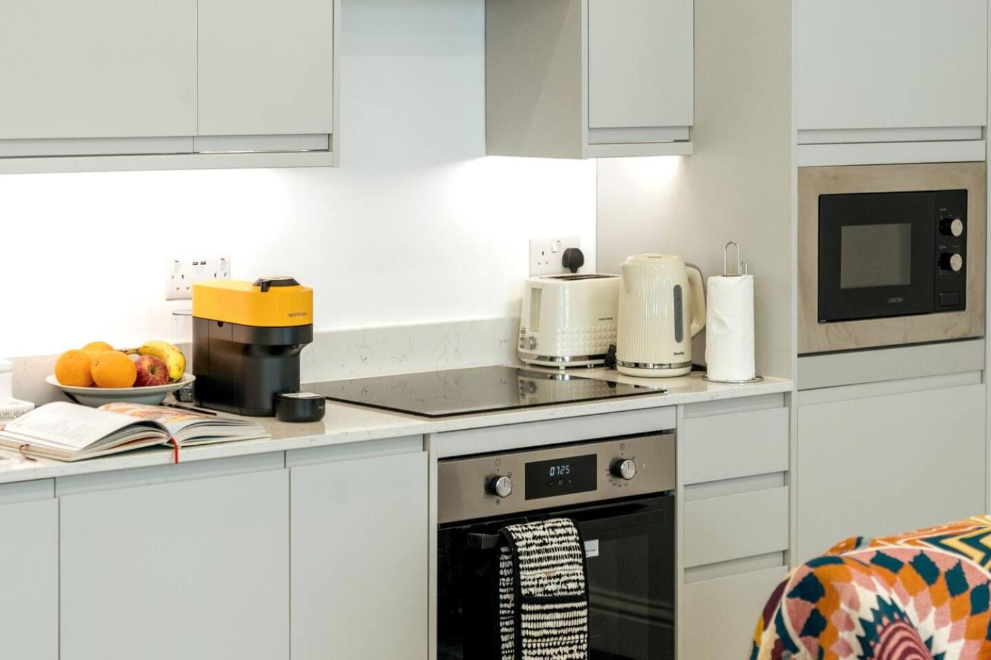 Niru Experience Pearl of Ifield Road 5BD 3BA