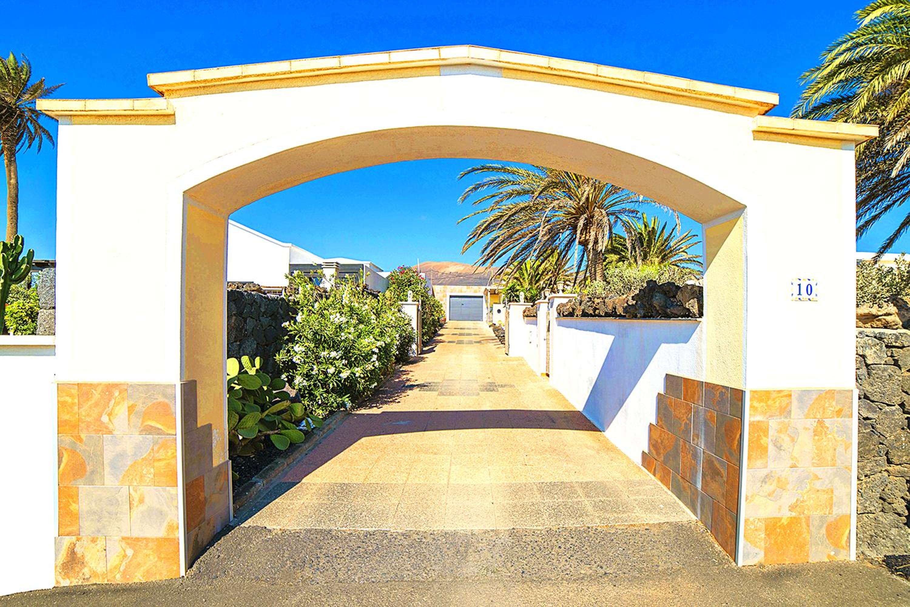 Tiny House MADORA - sea view - amazing garden - quiet location - Bodegas & hiking trails nearby