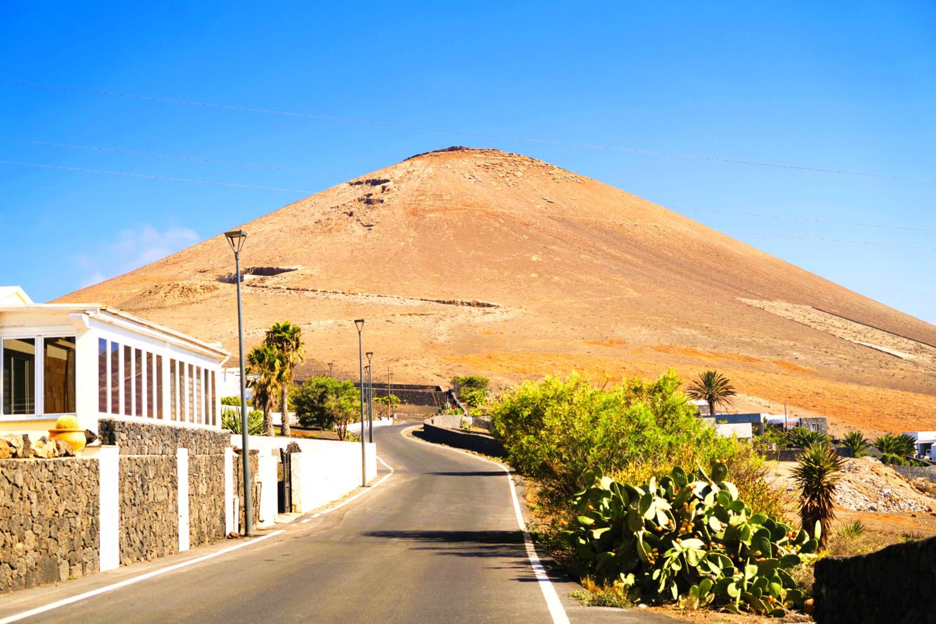 Tiny House MADORA - sea view - amazing garden - quiet location - Bodegas & hiking trails nearby