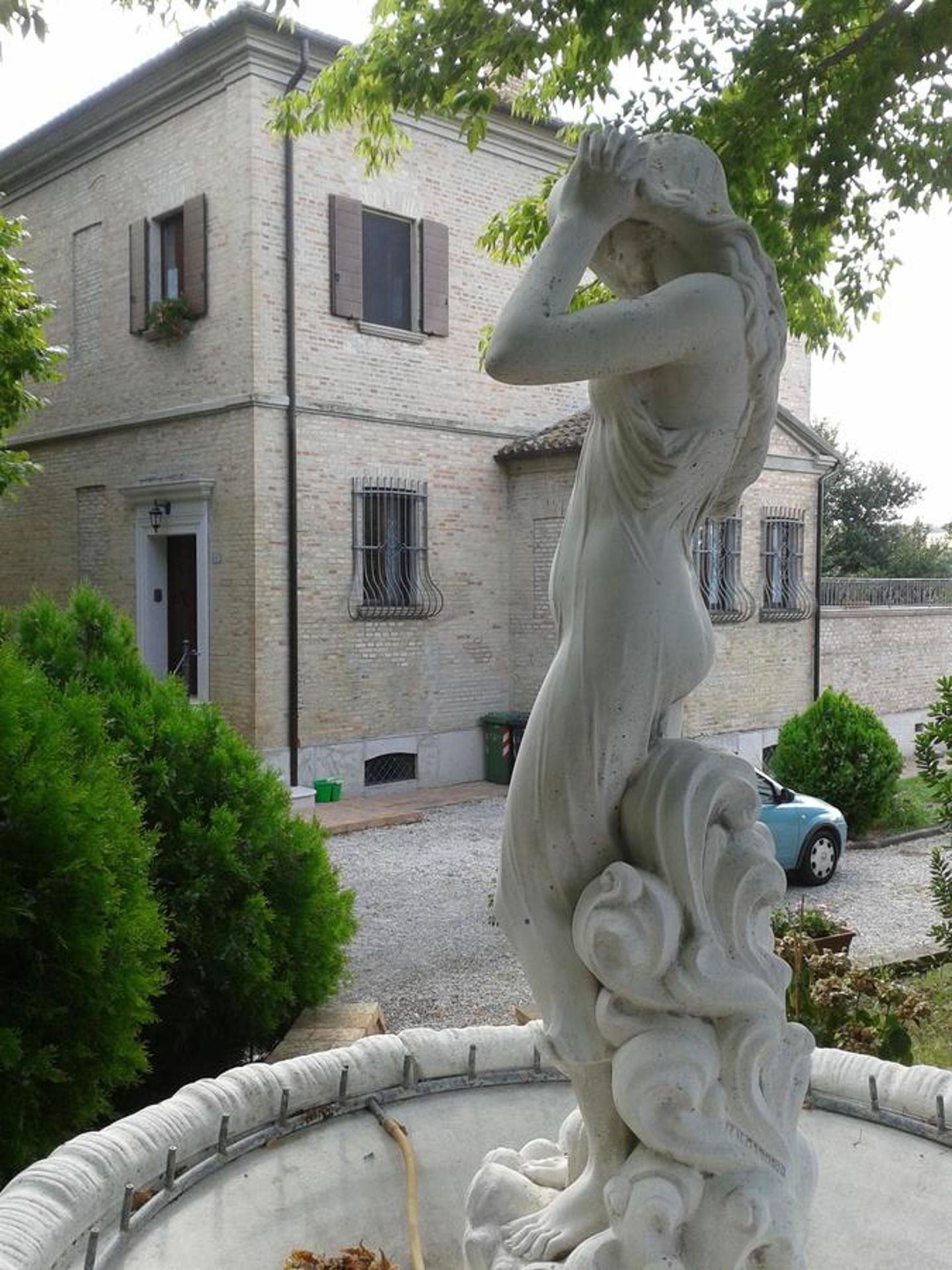 B&B bread and fantasy view 5