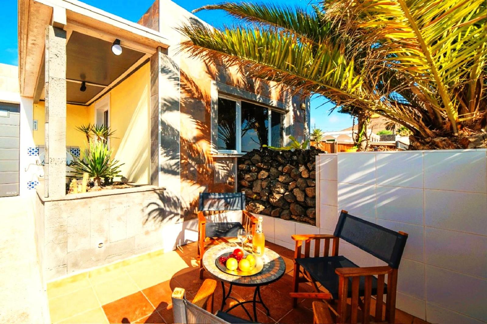 Tiny House MADORA - sea view - amazing garden - quiet location - Bodegas & hiking trails nearby