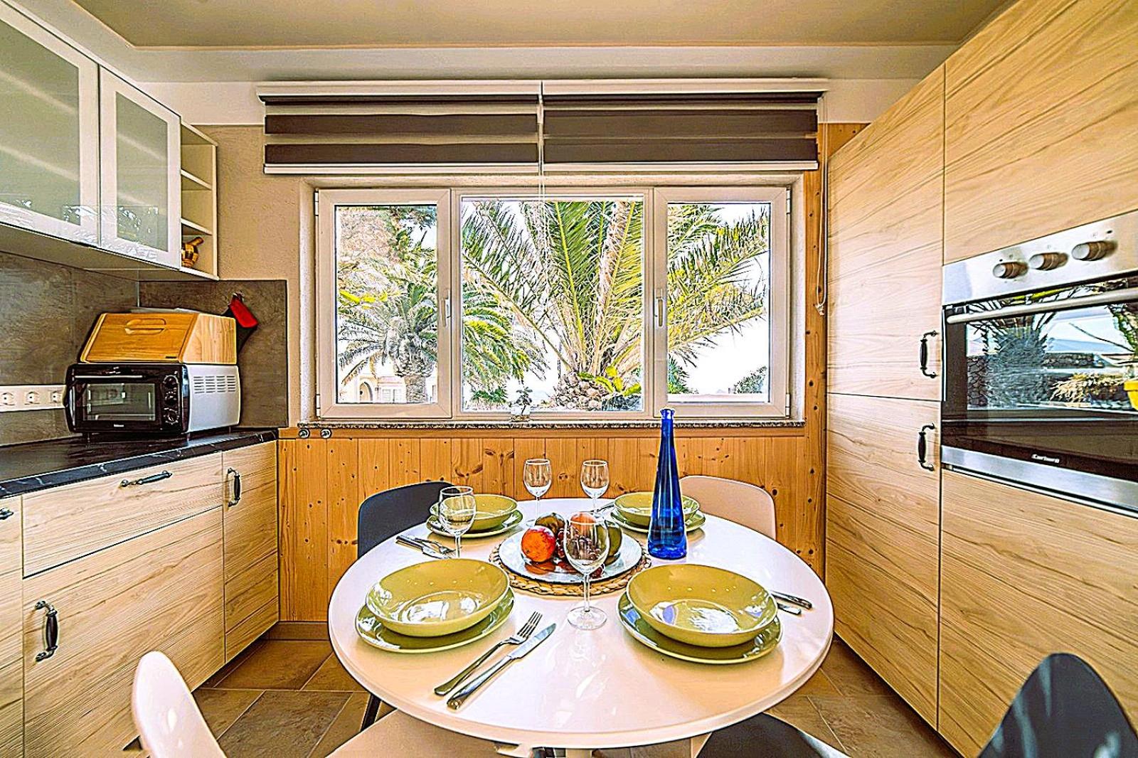 Tiny House MADORA - sea view - amazing garden - quiet location - Bodegas & hiking trails nearby