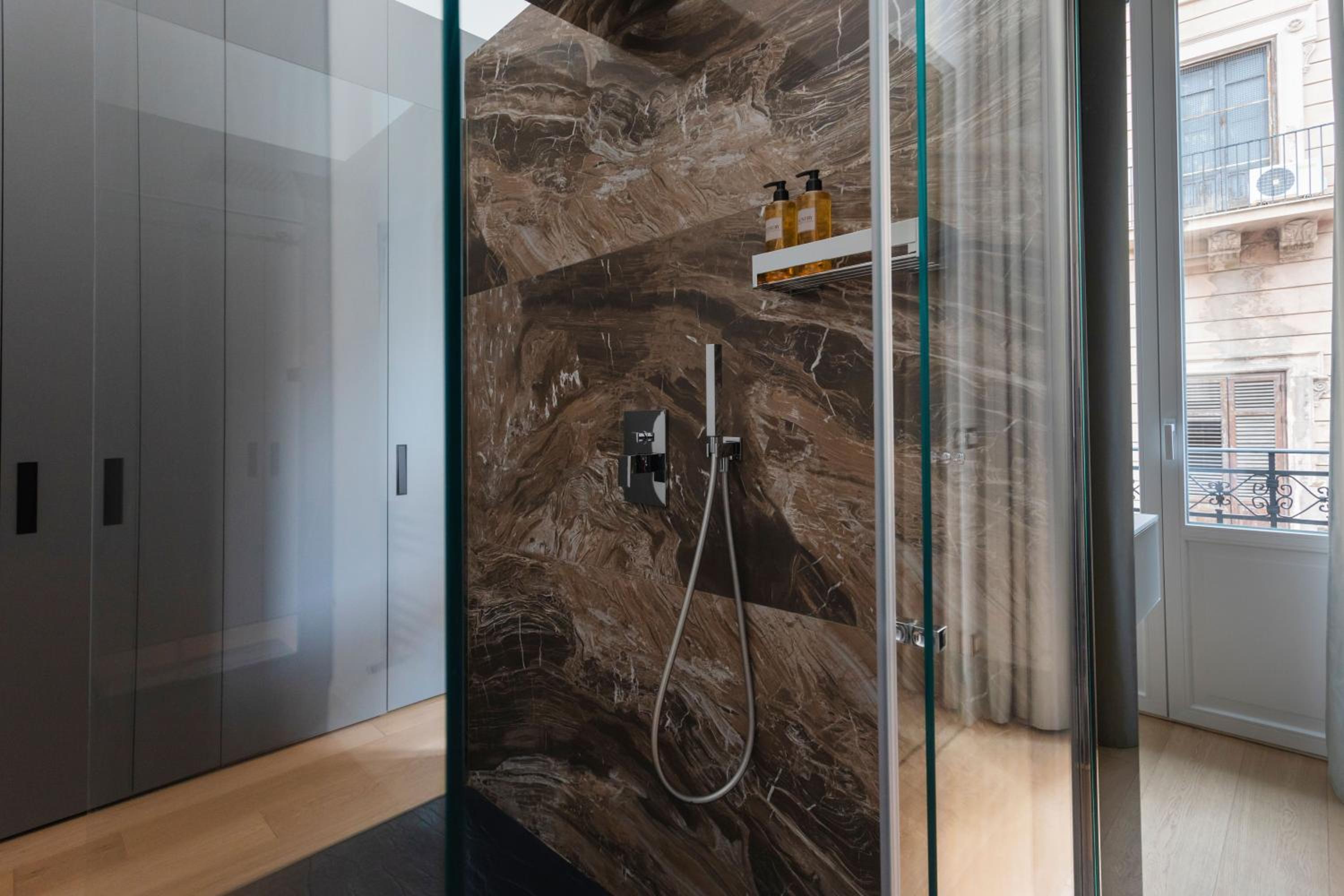 G Cave 125 Boutique Apartment