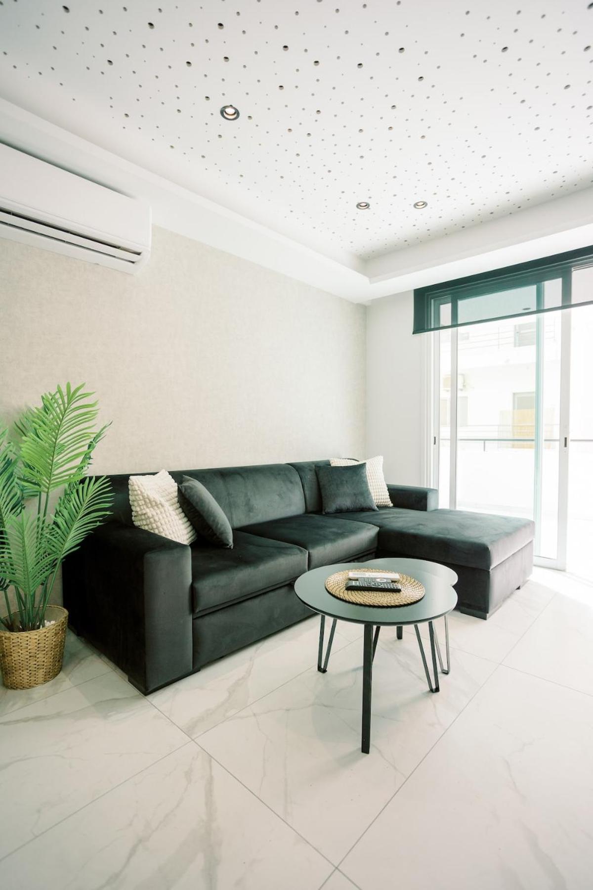 2BR Amalfi Blue Apt in Larnaca - Pool & 10Min Walk to Mackenzie Beach!