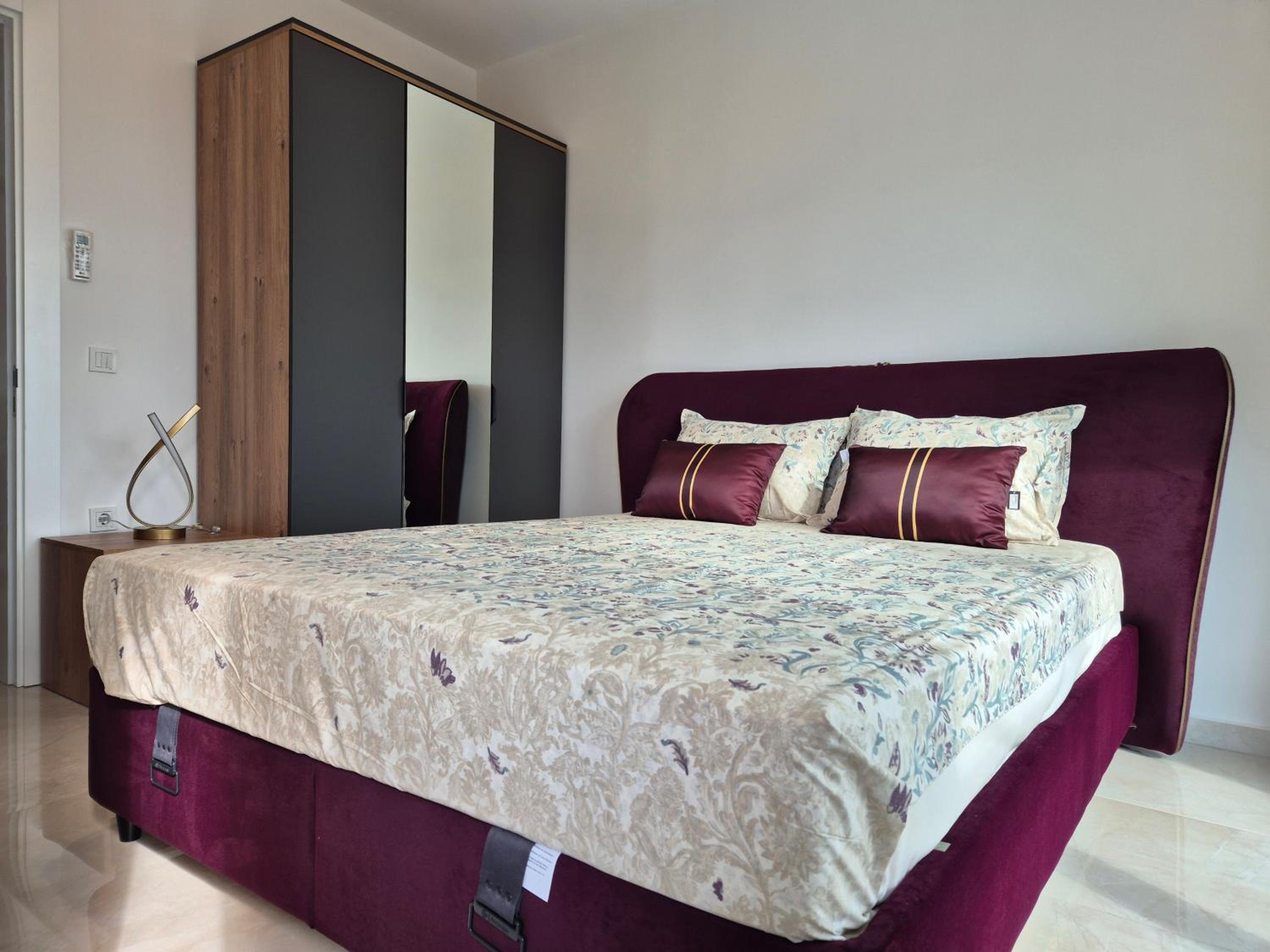 Luxury apartment with panoramic sea view ruby
