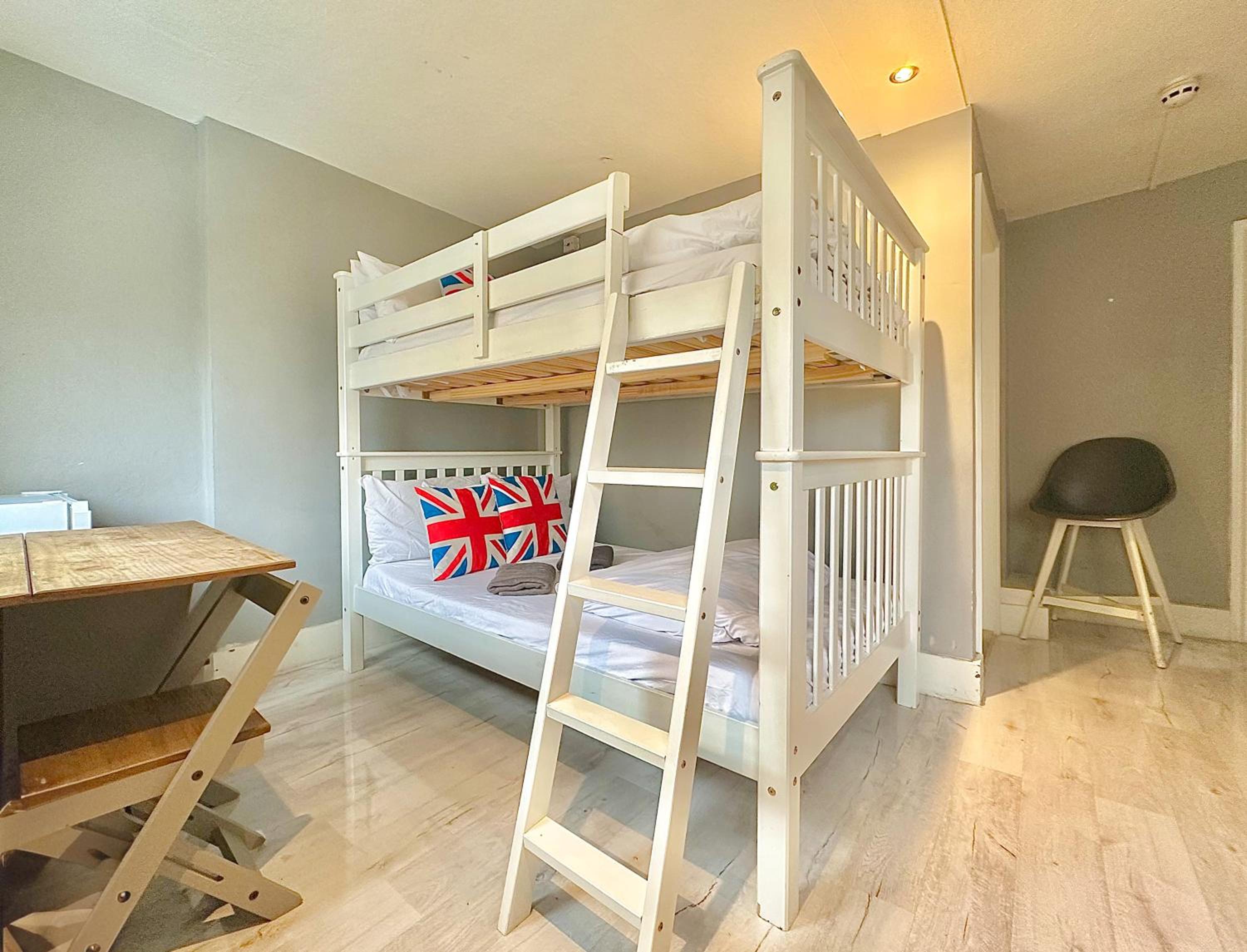 Edgware rooms