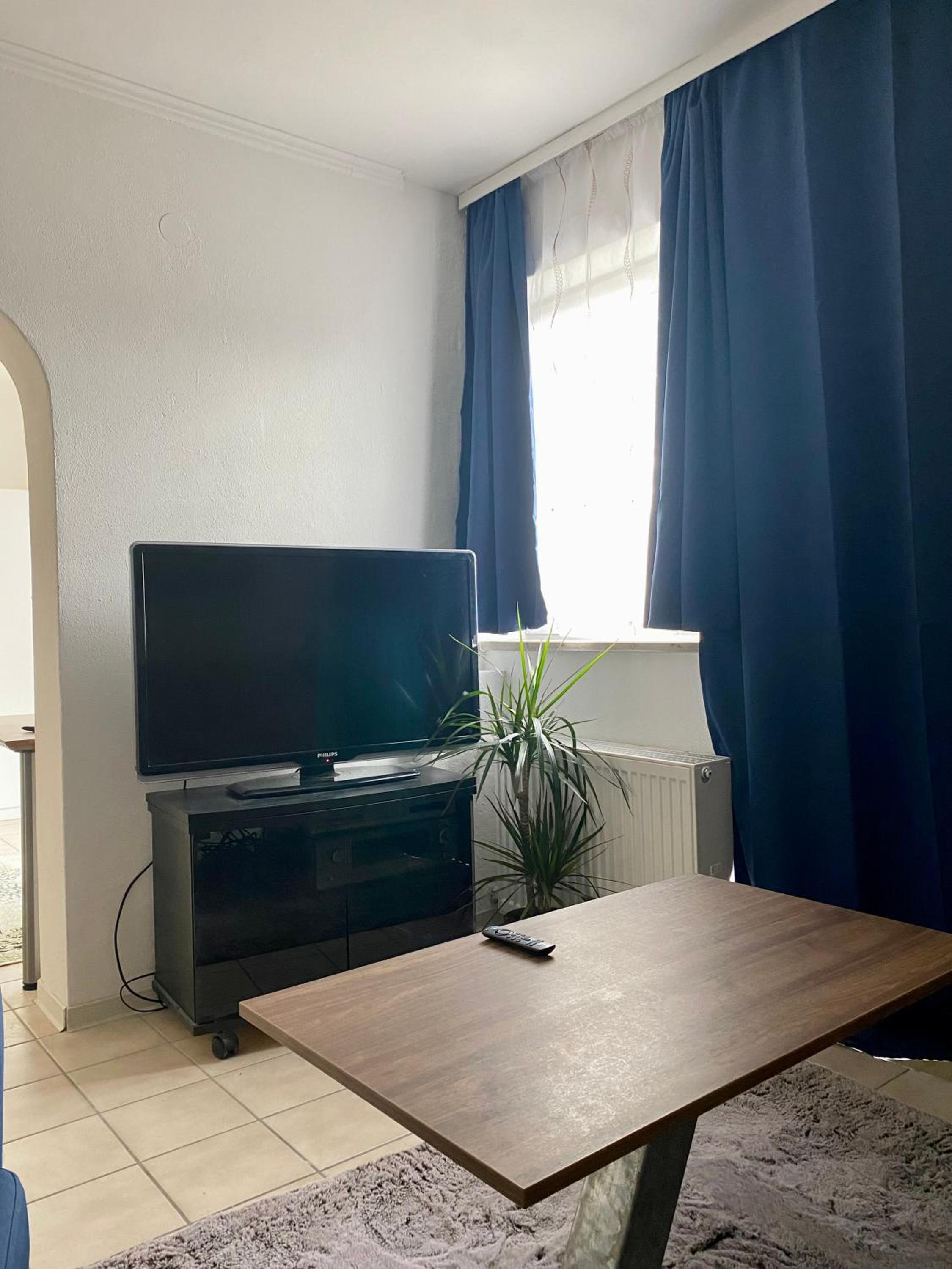 Gemütliche und voll ausgestatette 2 Zimmer Ferienwohnung am Wörthsee mit Terrasse, Grill, Schaukel, Doppelbett oder getrennte Betten fußläufig zu S-Bahn na