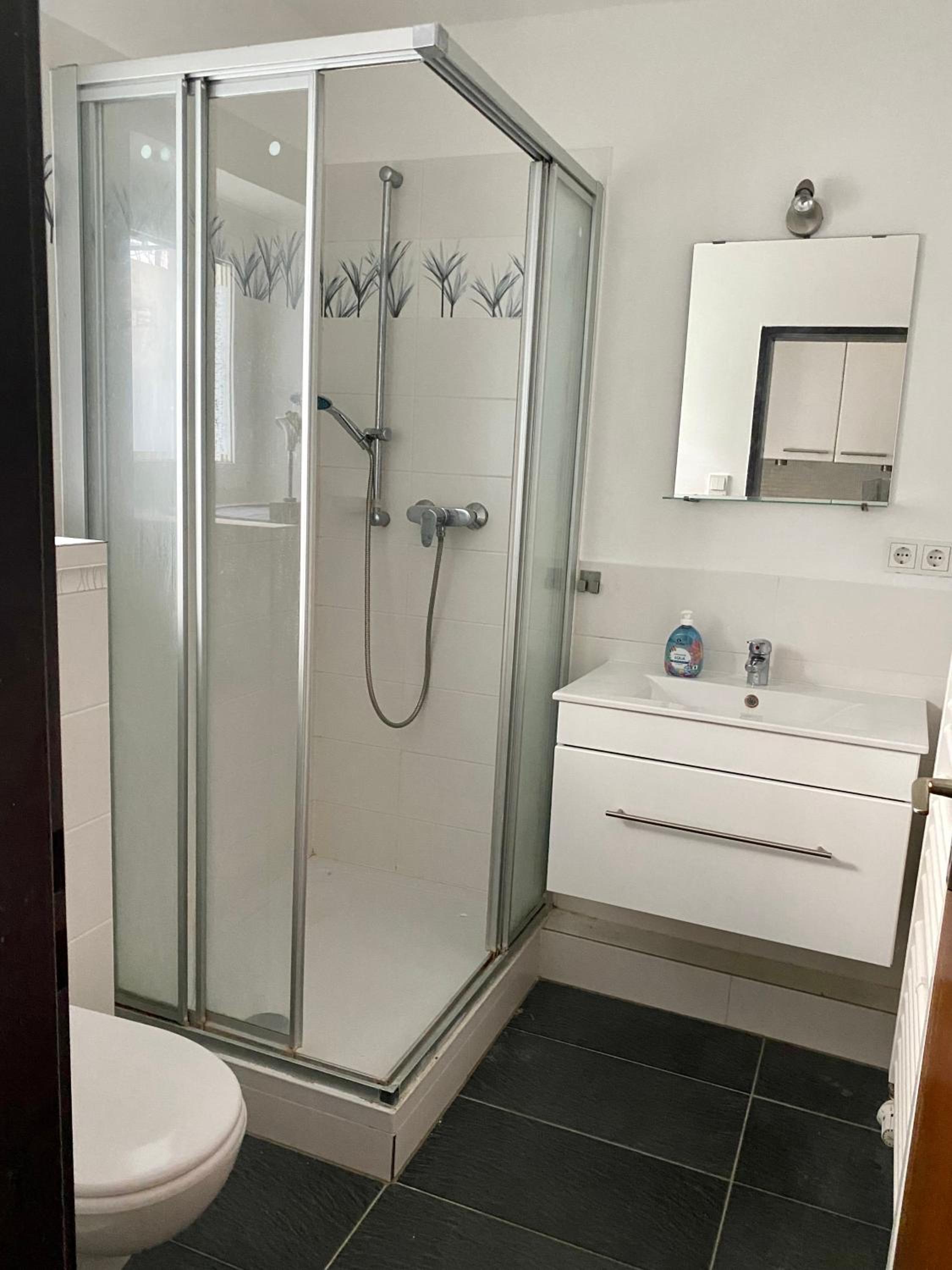 Gemütliche und voll ausgestatette 2 Zimmer Ferienwohnung am Wörthsee mit Terrasse, Grill, Schaukel, Doppelbett oder getrennte Betten fußläufig zu S-Bahn na