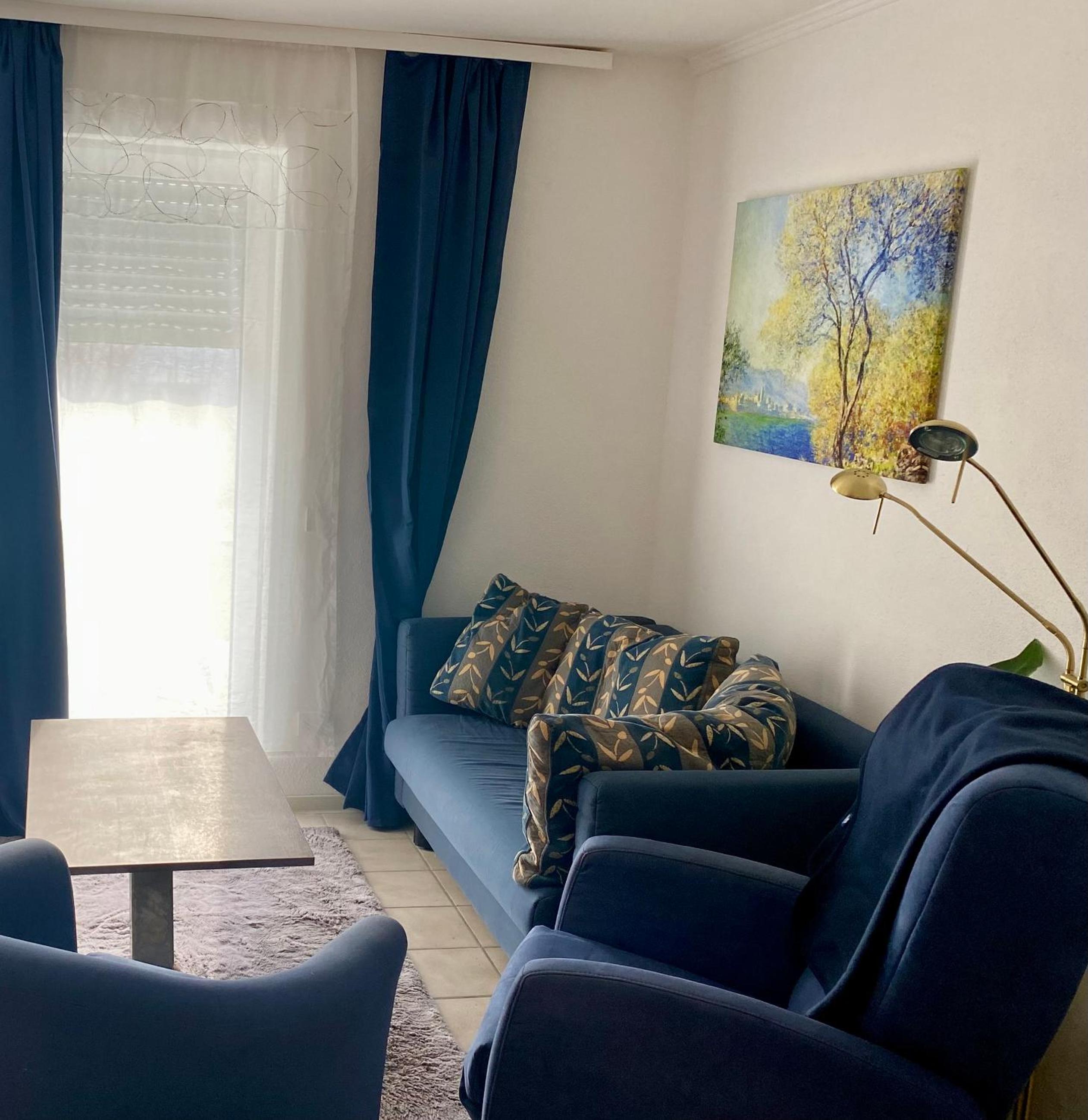 Gemütliche und voll ausgestatette 2 Zimmer Ferienwohnung am Wörthsee mit Terrasse, Grill, Schaukel, Doppelbett oder getrennte Betten fußläufig zu S-Bahn na