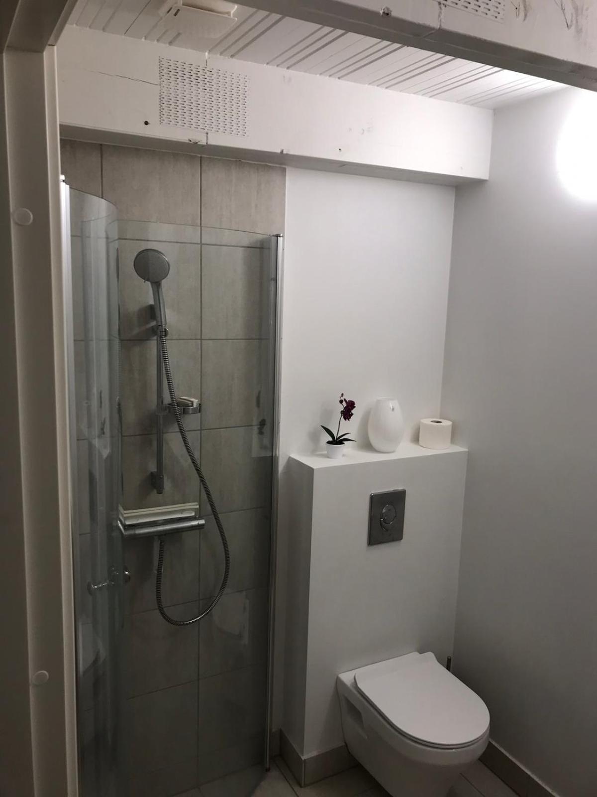 10 min walk from city center