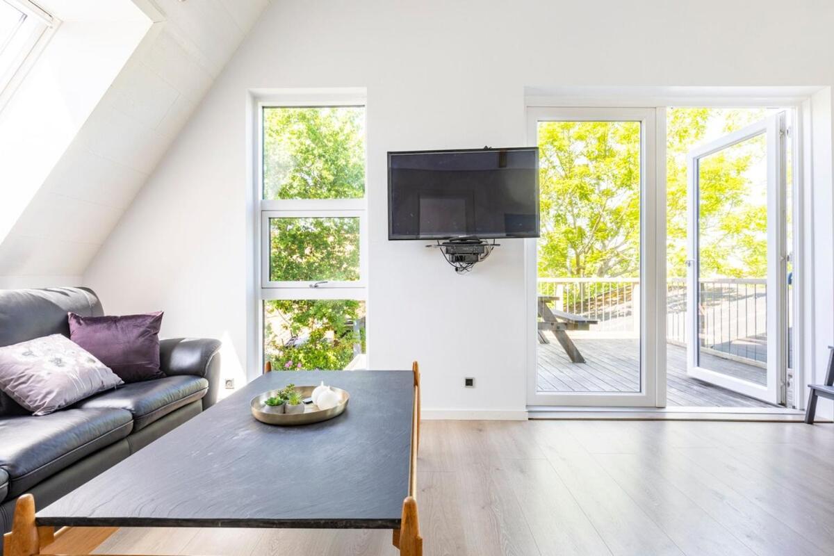 10 min walk from city center