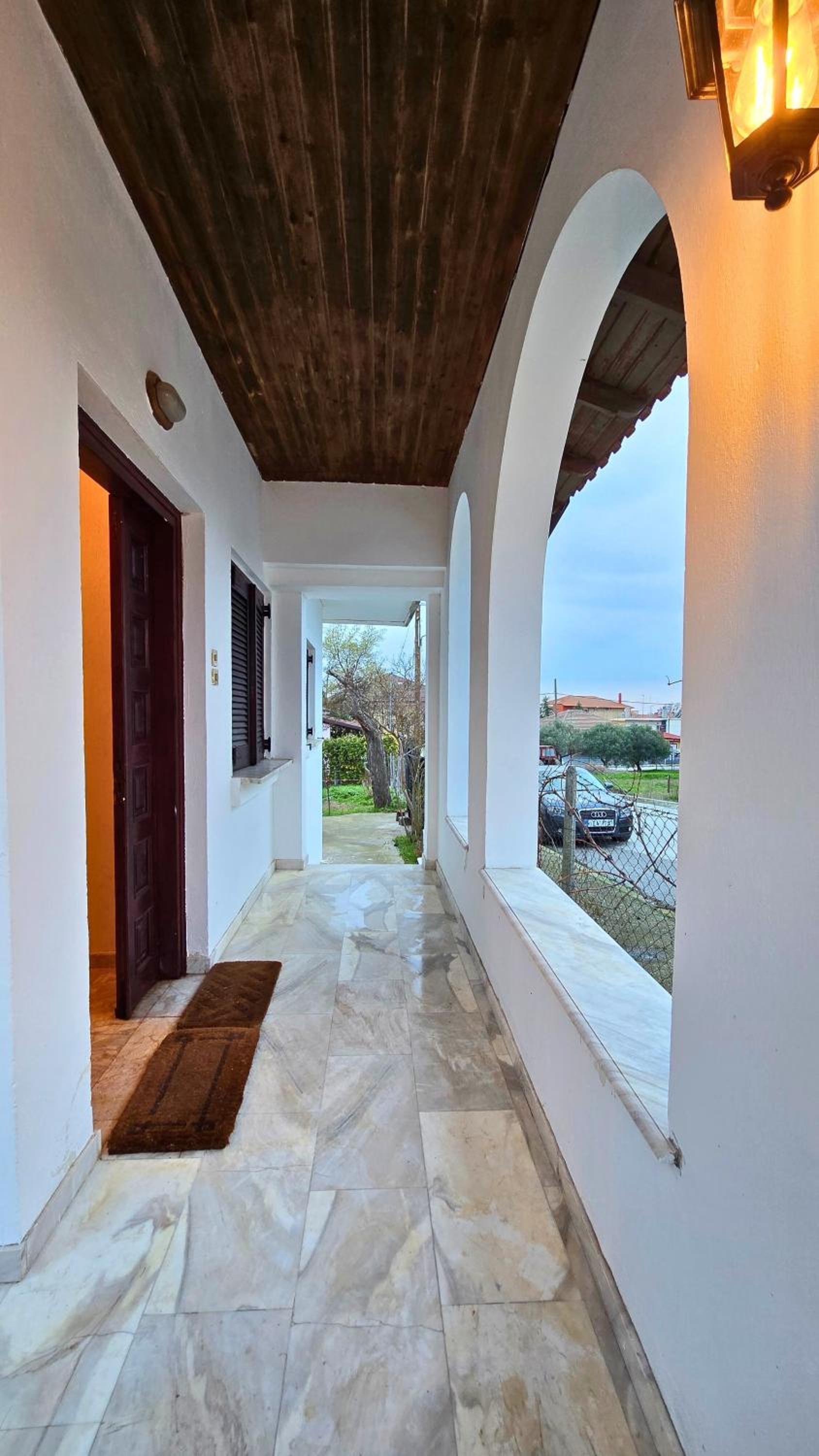 Family-friendly apartment in a village house with 4K NETFLIX and Fast Internet, 30 mins away from Thessaloniki