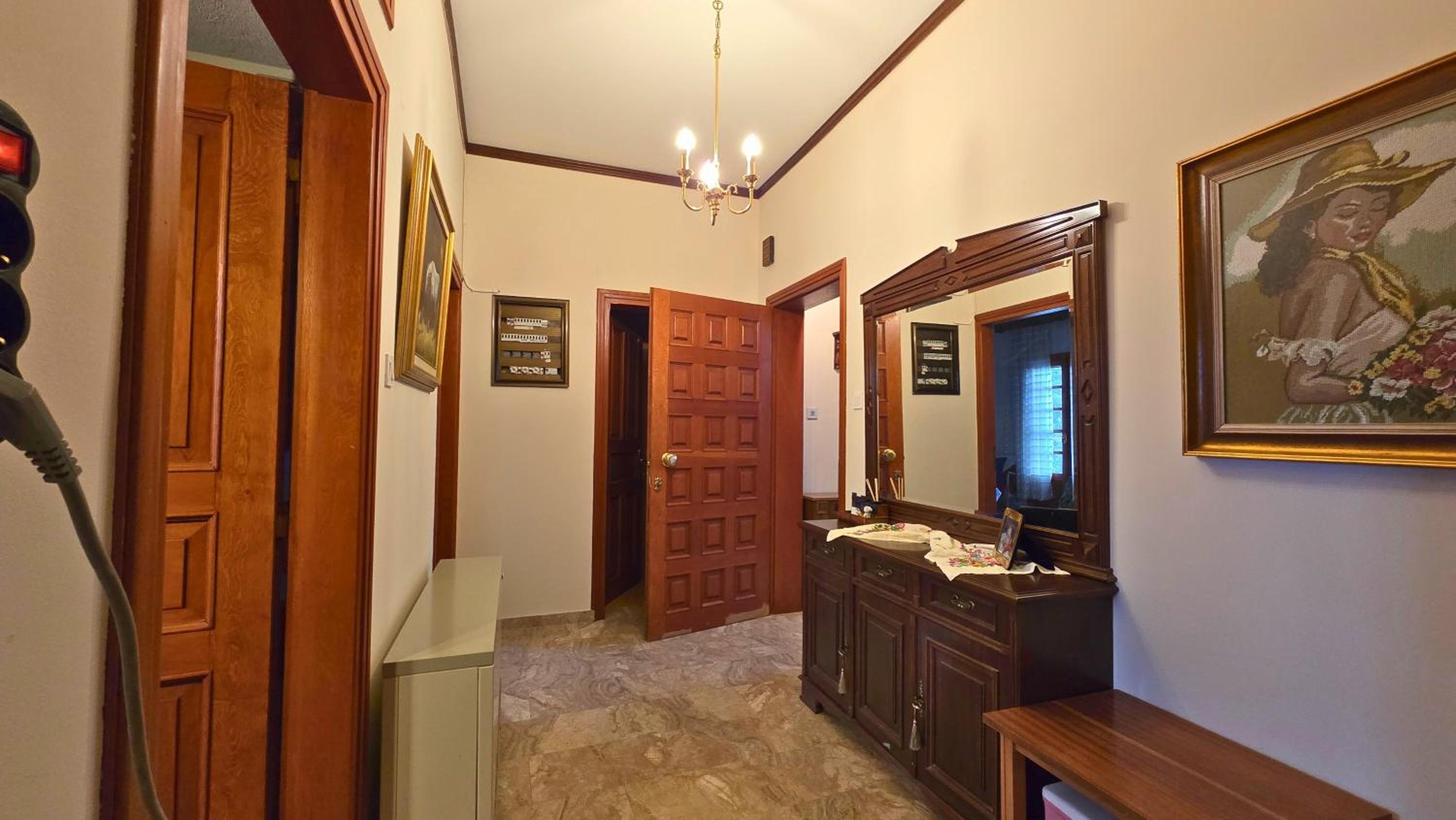 Family-friendly apartment in a village house with 4K NETFLIX and Fast Internet, 30 mins away from Thessaloniki