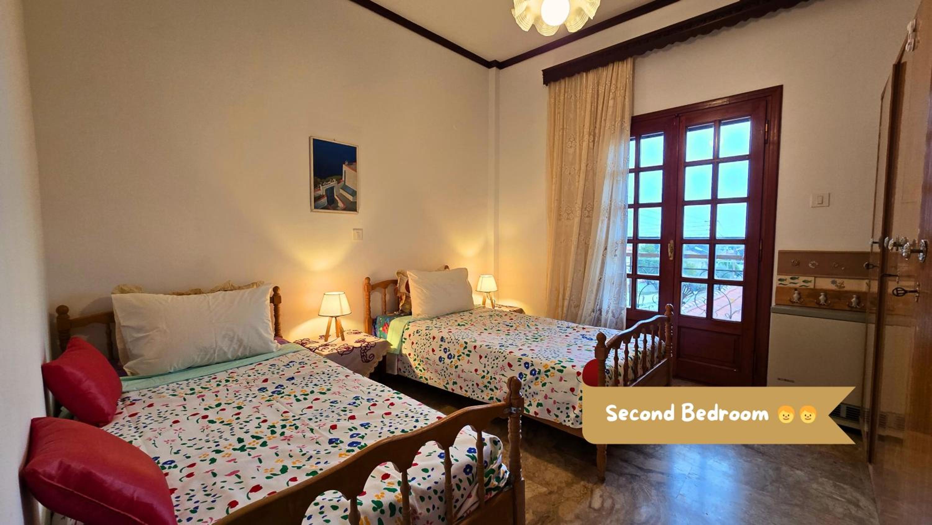 Family-friendly apartment in a village house with 4K NETFLIX and Fast Internet, 30 mins away from Thessaloniki