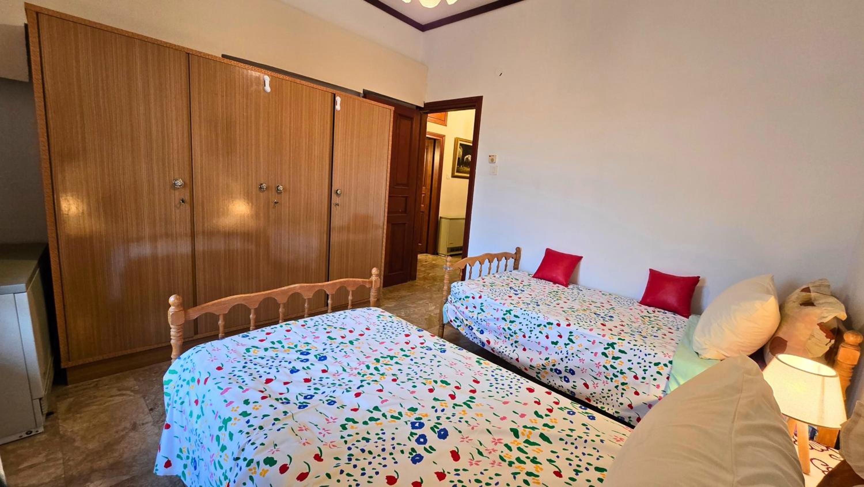 Family-friendly apartment in a village house with 4K NETFLIX and Fast Internet, 30 mins away from Thessaloniki