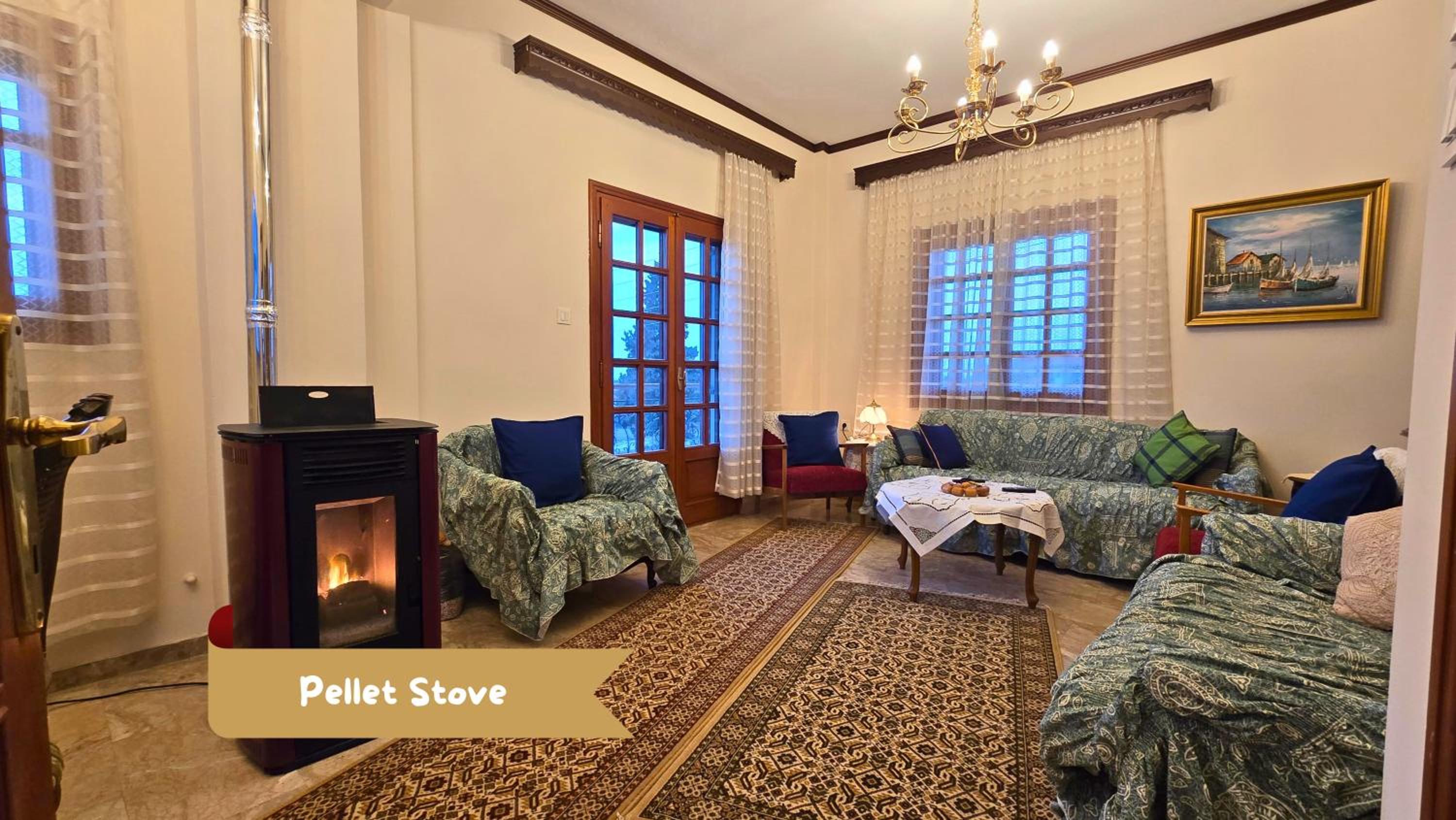 Family-friendly apartment in a village house with 4K NETFLIX and Fast Internet, 30 mins away from Thessaloniki