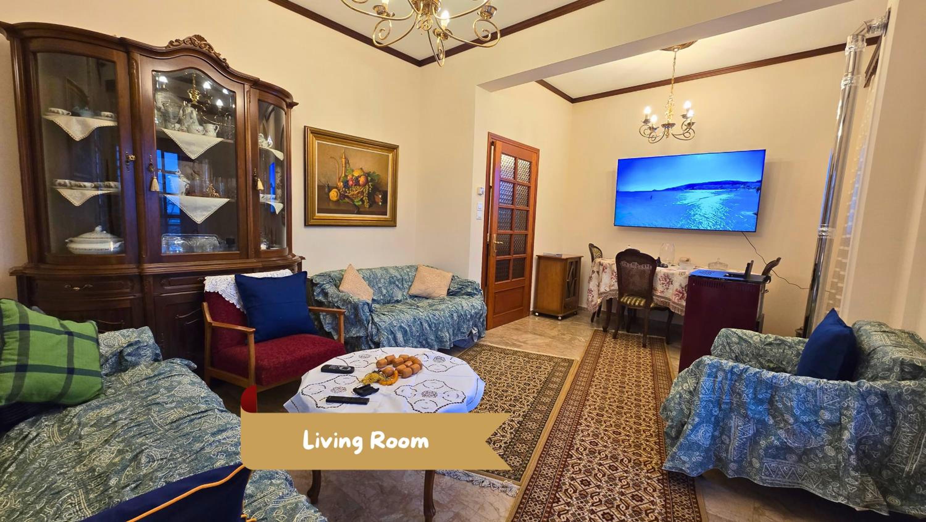 Family-friendly apartment in a village house with 4K NETFLIX and Fast Internet, 30 mins away from Thessaloniki