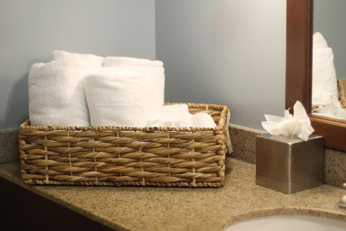 Mountain View Double Bed Room, Beachfront Resort, Lanai, AC, Pool, Restaurant, Gym, Spa