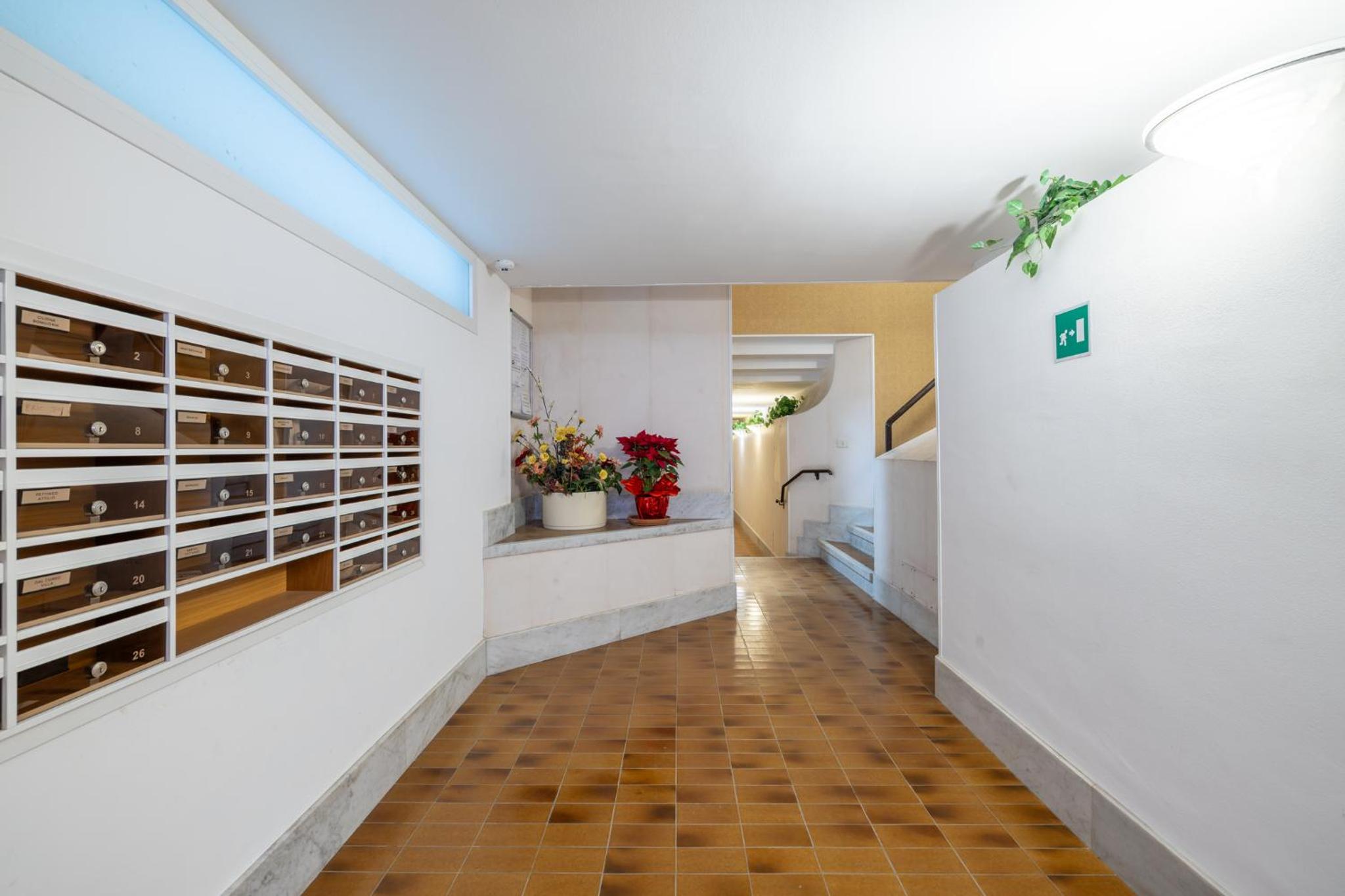 Mina House - Appartamento Fronte Mare con Ampia Terrazza e Garage